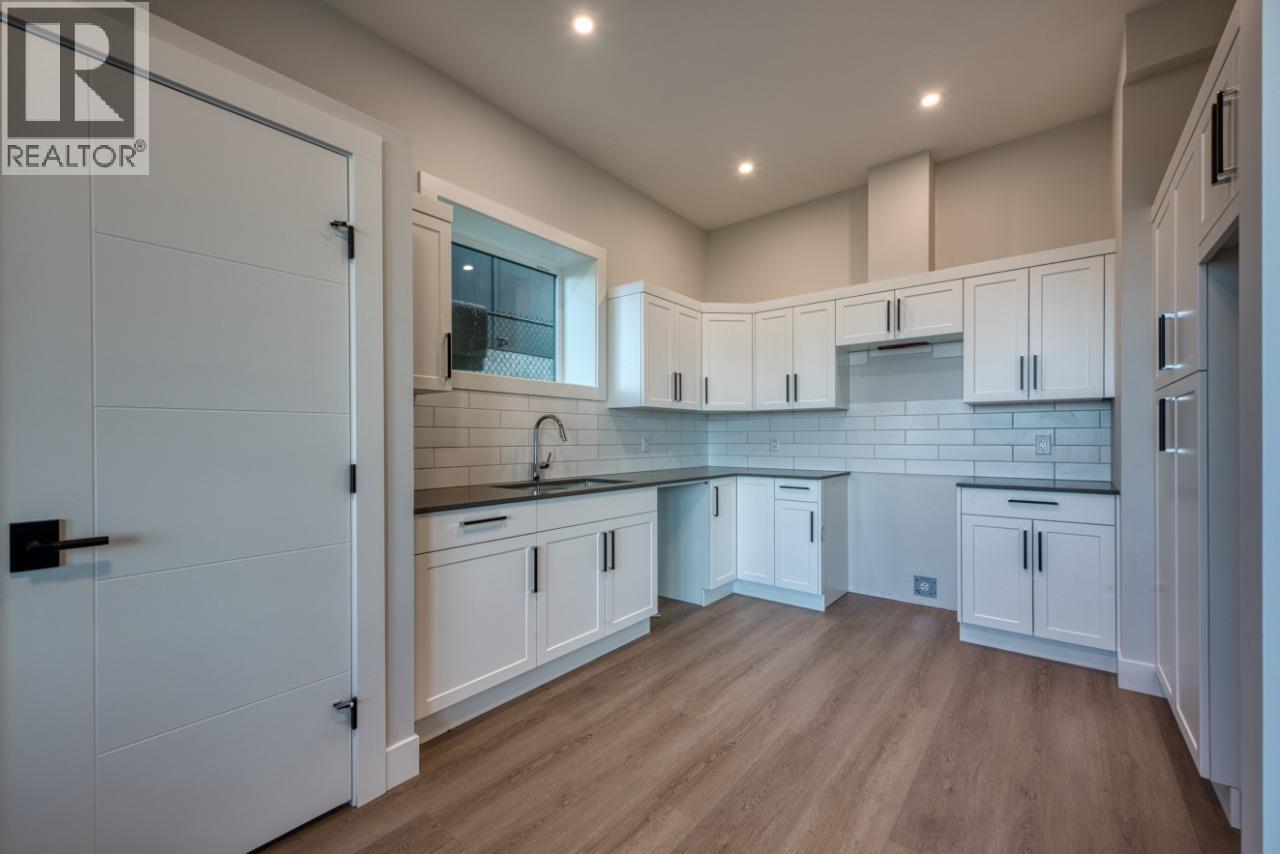  1030 Emslie Street, Kelowna