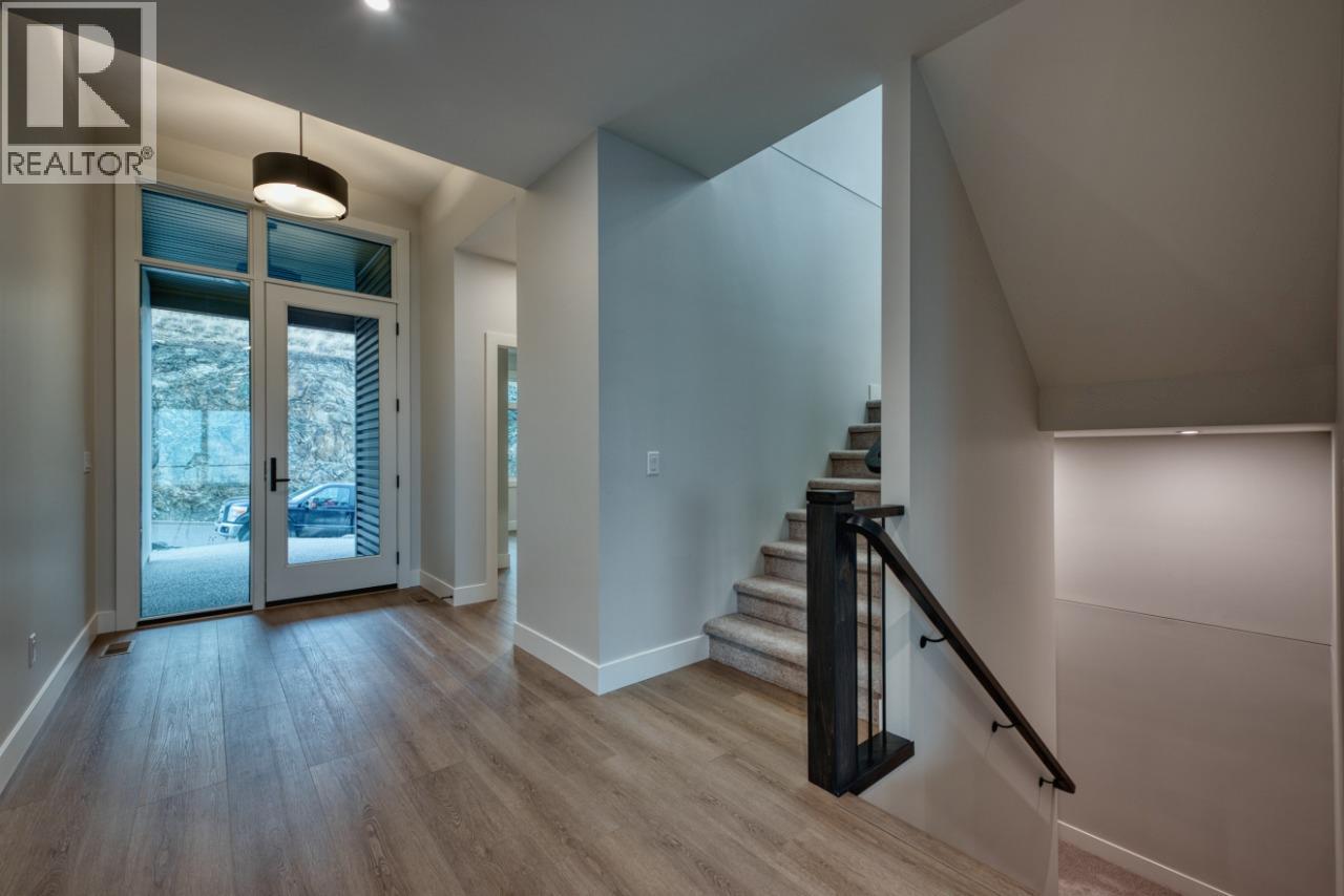 1030 Emslie Street - 9
