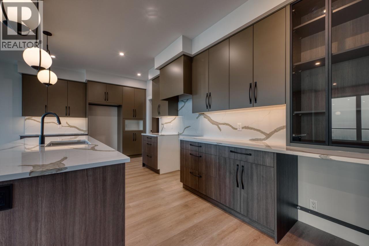  1030 Emslie Street, Kelowna