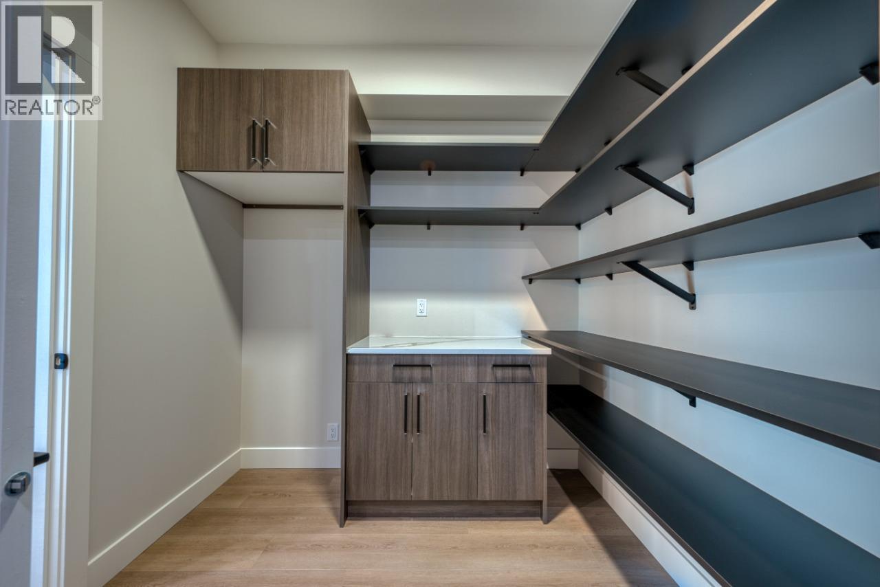  1030 Emslie Street, Kelowna