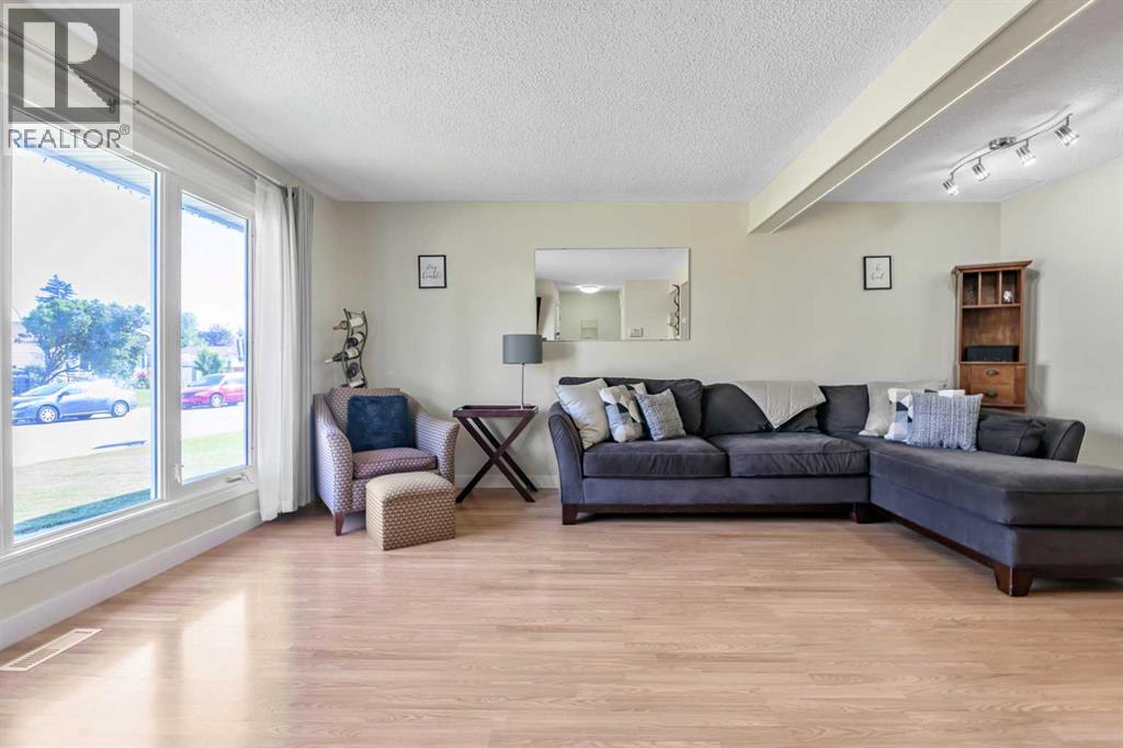 37 Erin Woods Place SE - Image 4