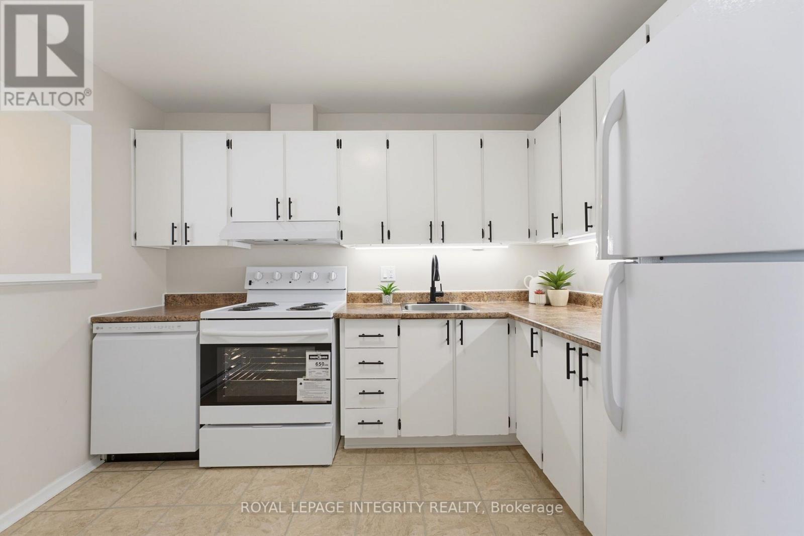 #36 3415 UPLANDS DRIVE - Image 11