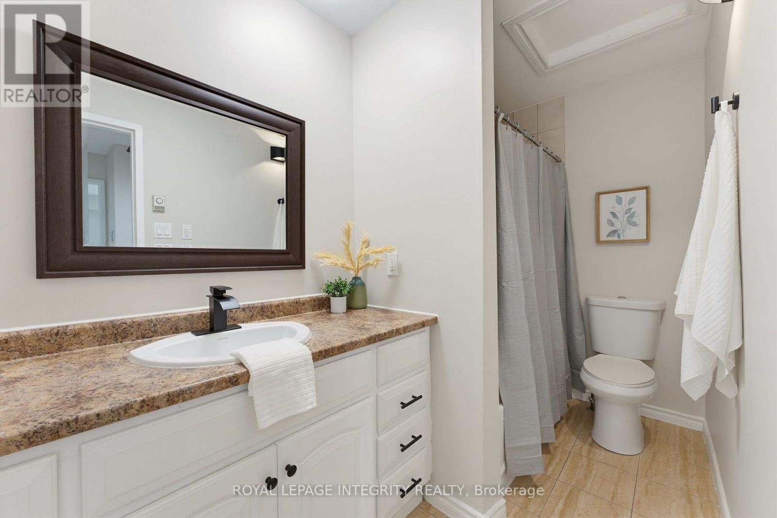 #36 3415 UPLANDS DRIVE - 17