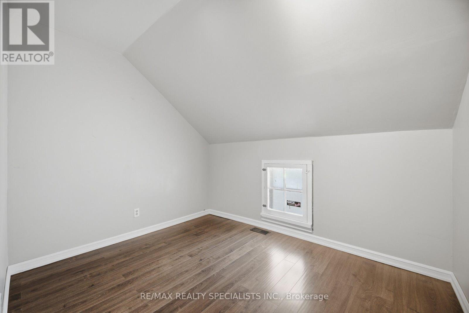 173 VICTORIA STREET - 26