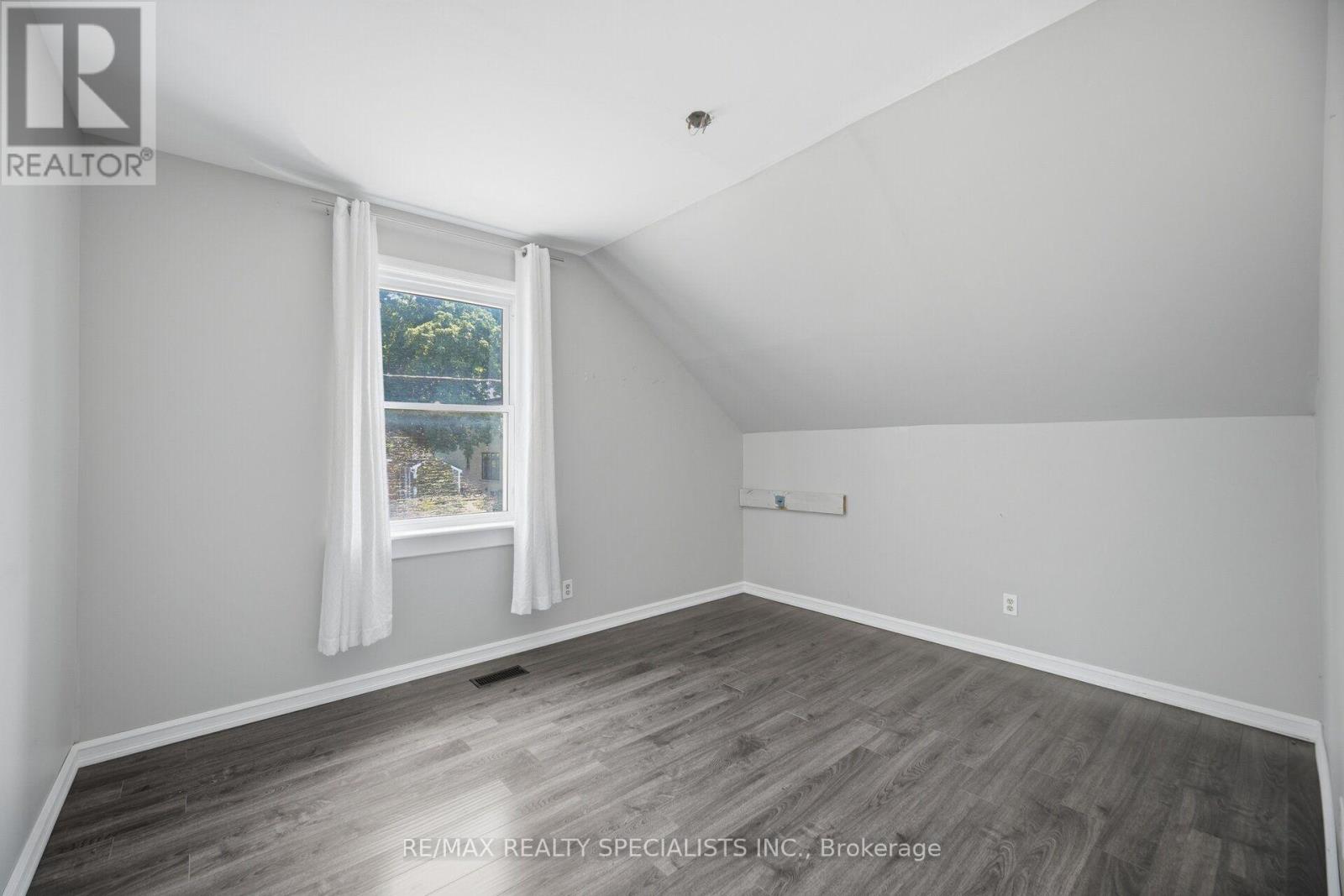 173 VICTORIA STREET - 22