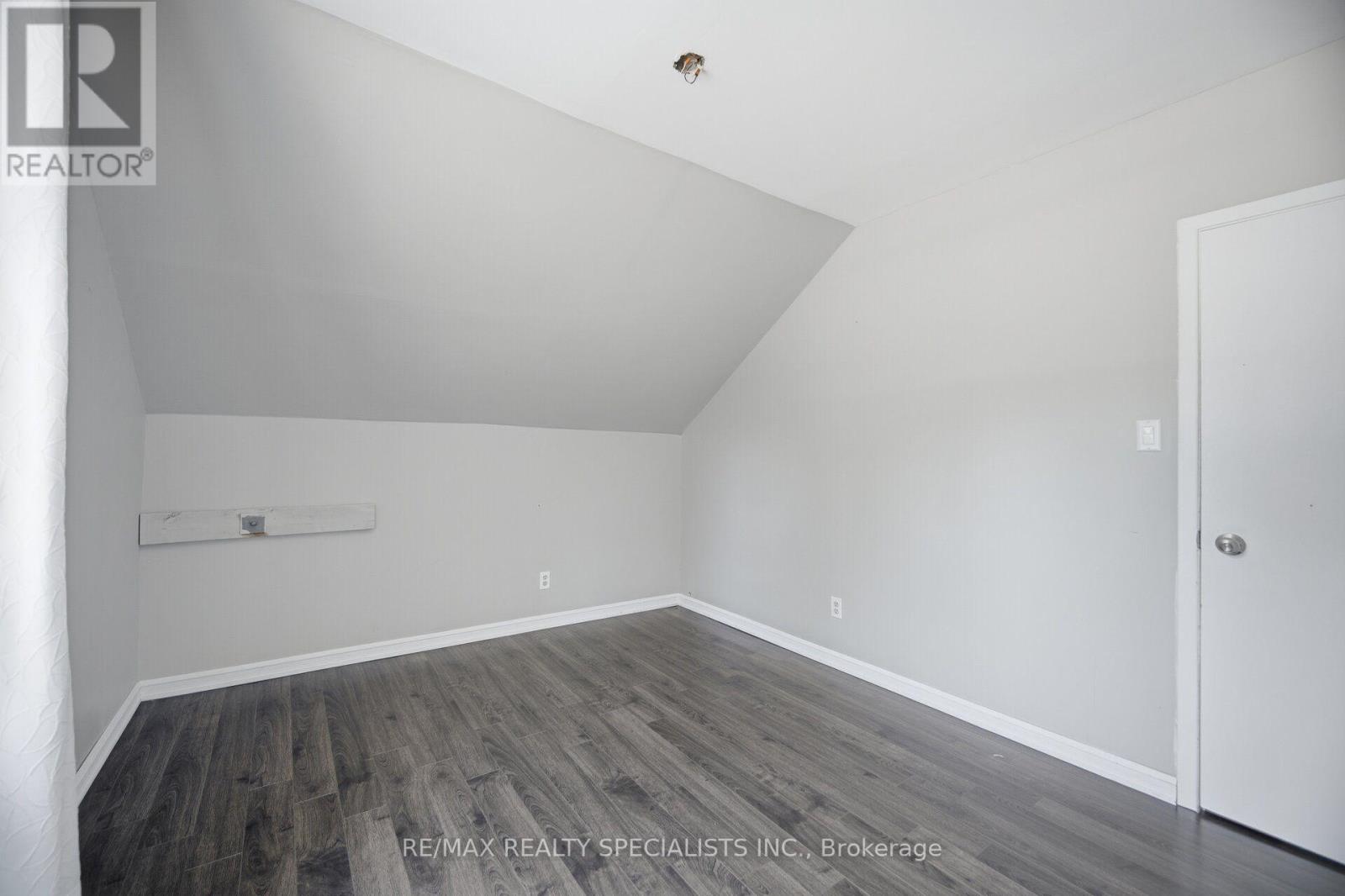 173 VICTORIA STREET - 23