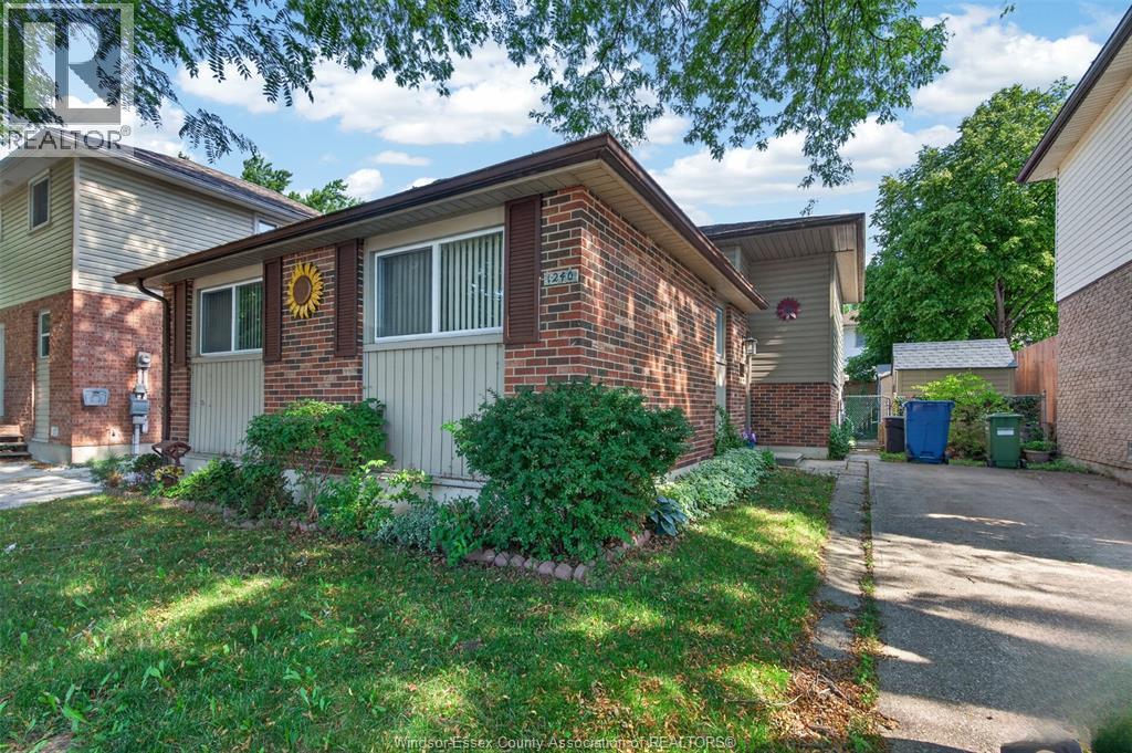 1240 Arncliffe PLACE - 1
