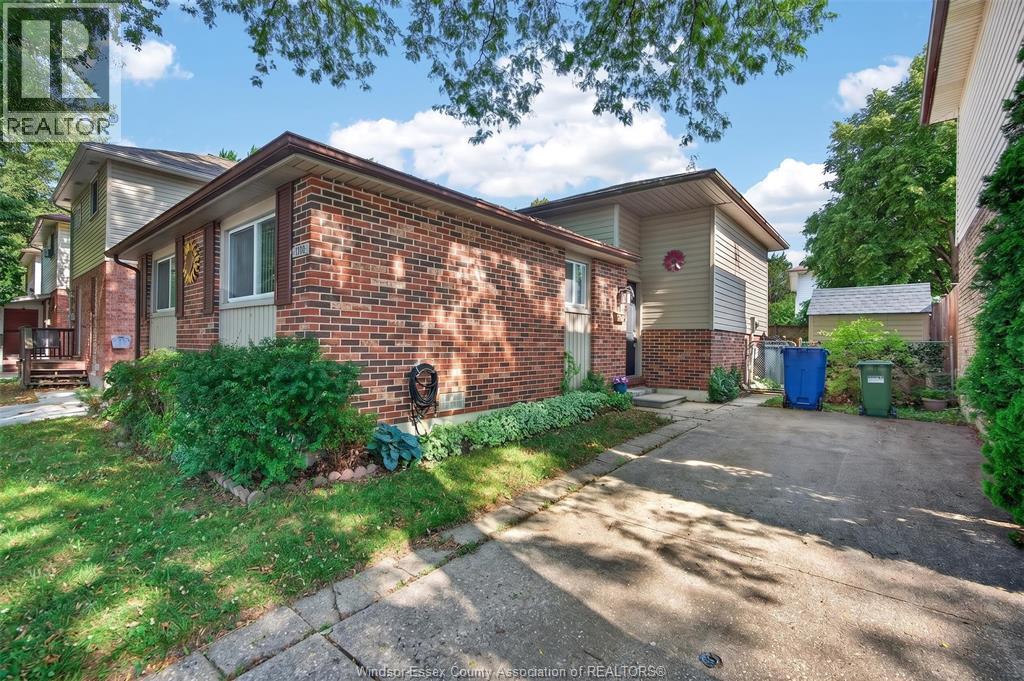 1240 Arncliffe PLACE - 2