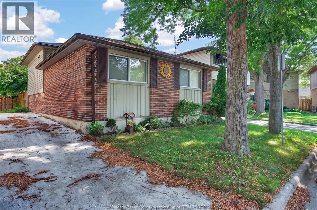 1240 Arncliffe PLACE - 3