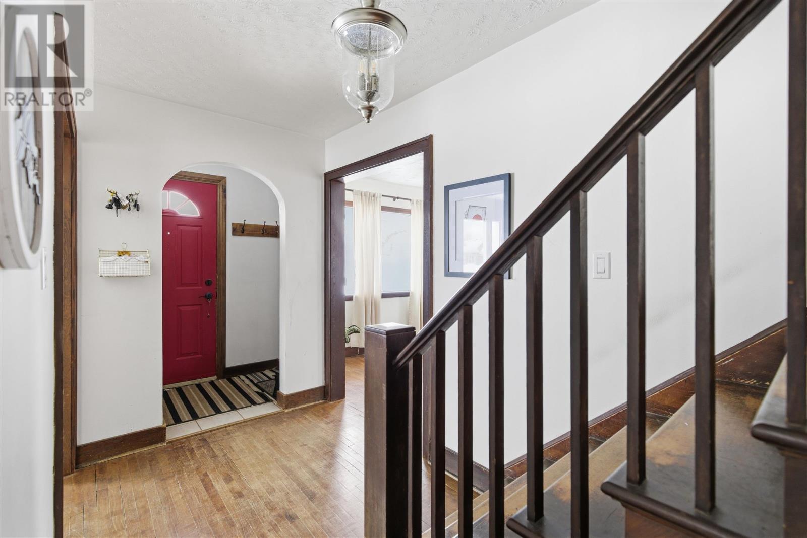 32 Salisbury AVE - 16