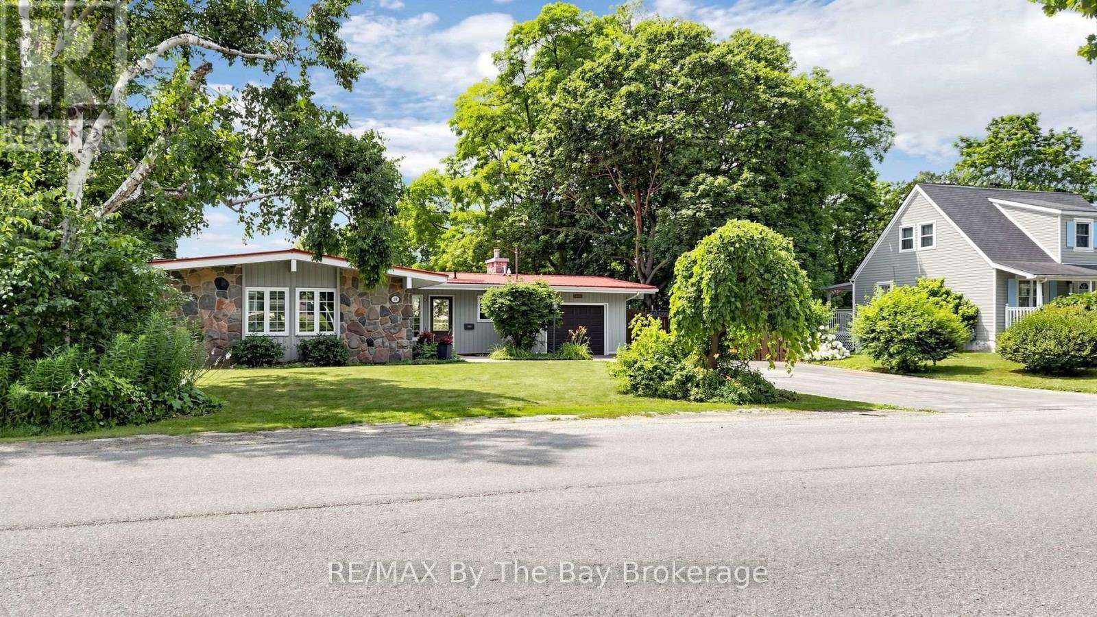 234 HOPE STREET N - 1