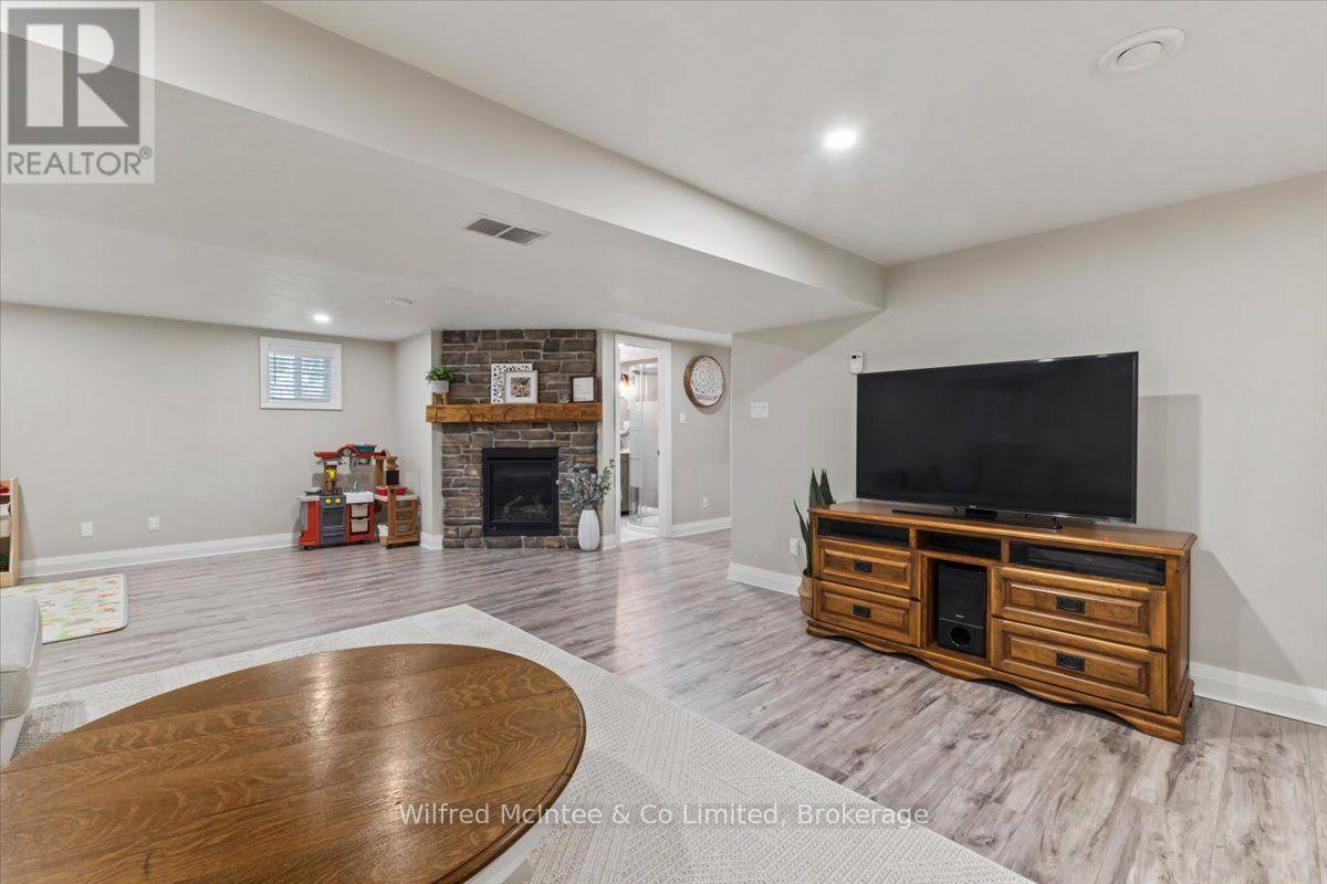 9 DIETZ STREET - 18