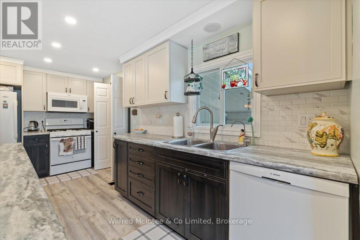 21571 GREY ROAD 16 - 10