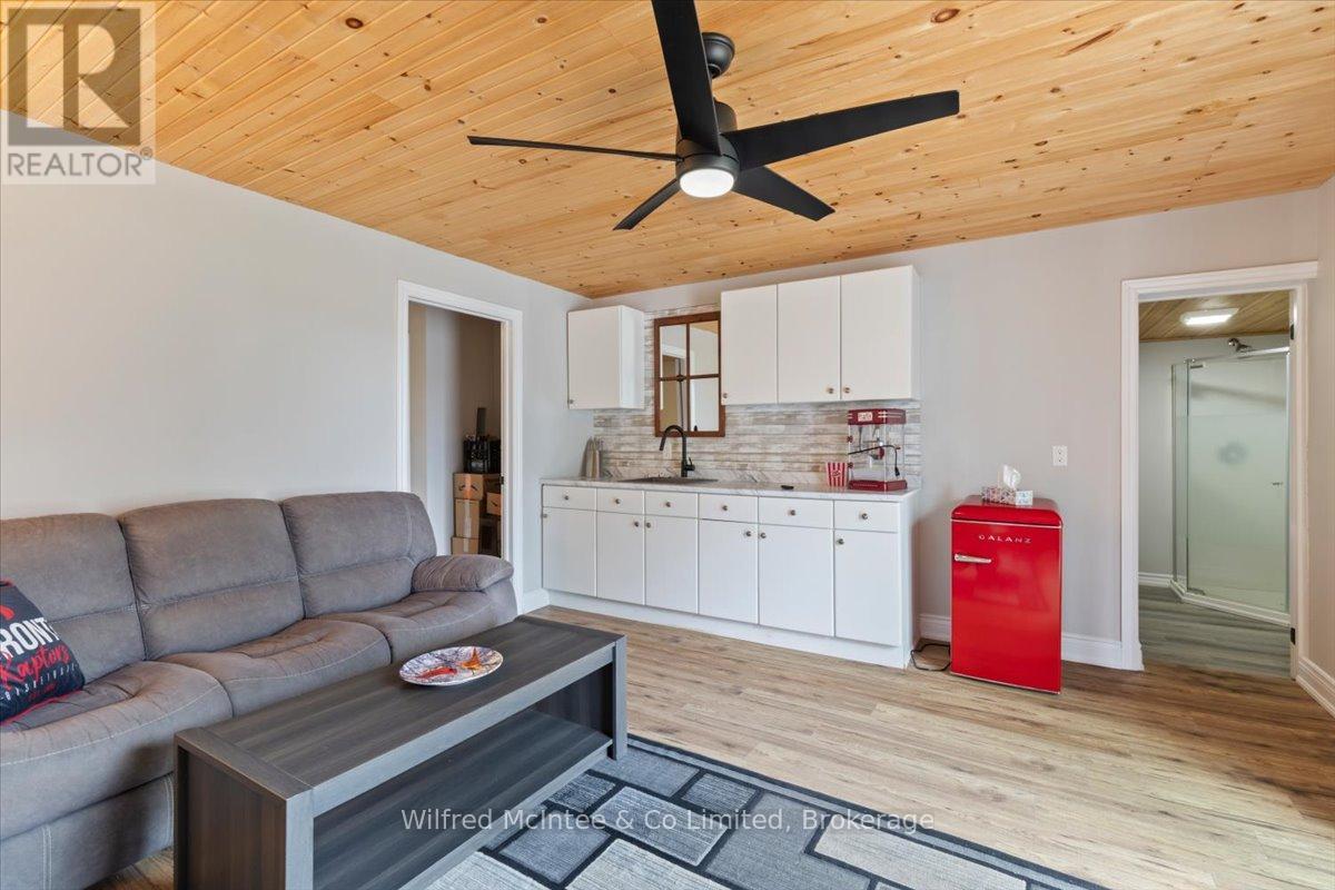 21571 GREY ROAD 16 - 32