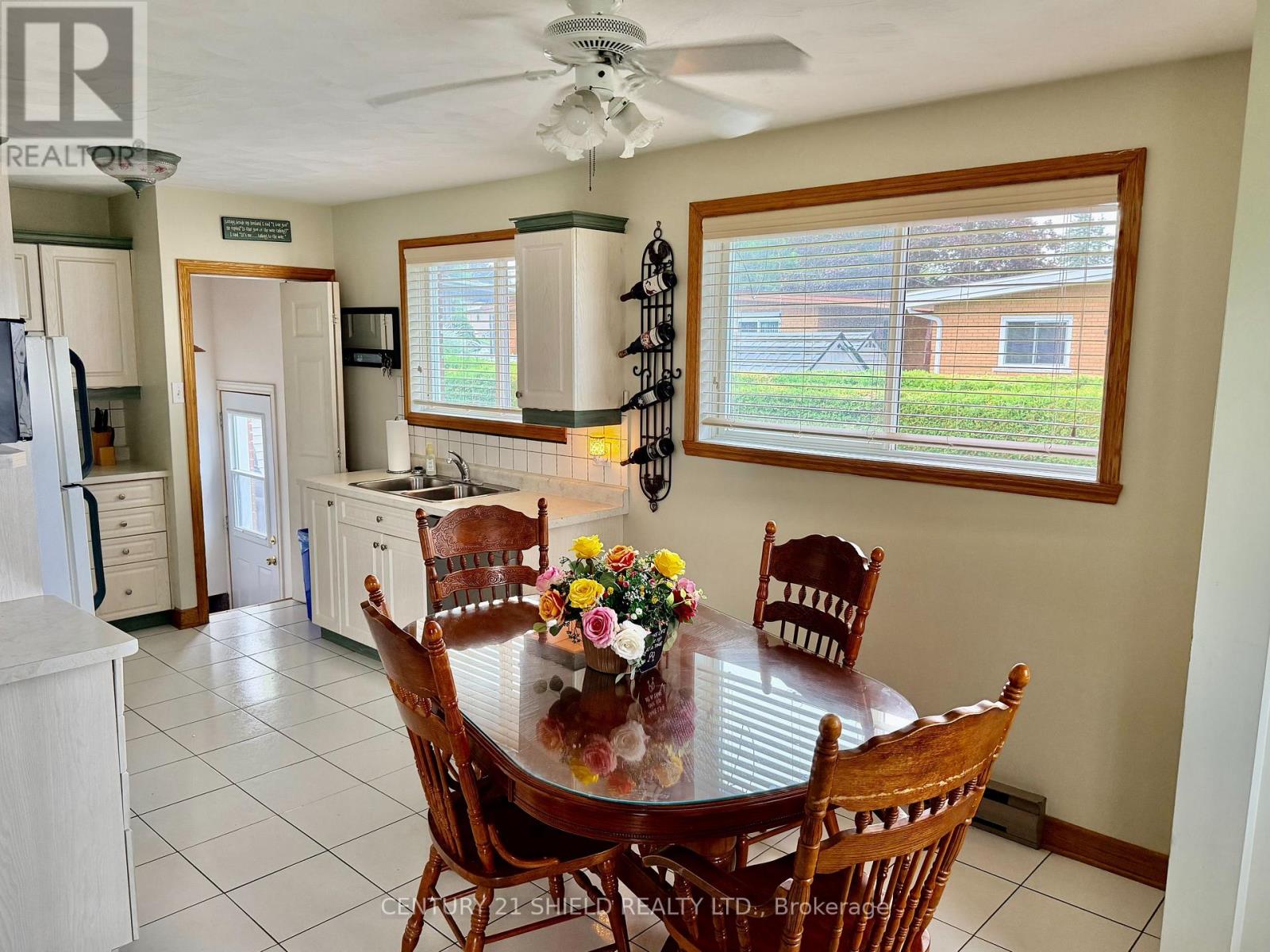 785 SANDFIELD CRESCENT - 3