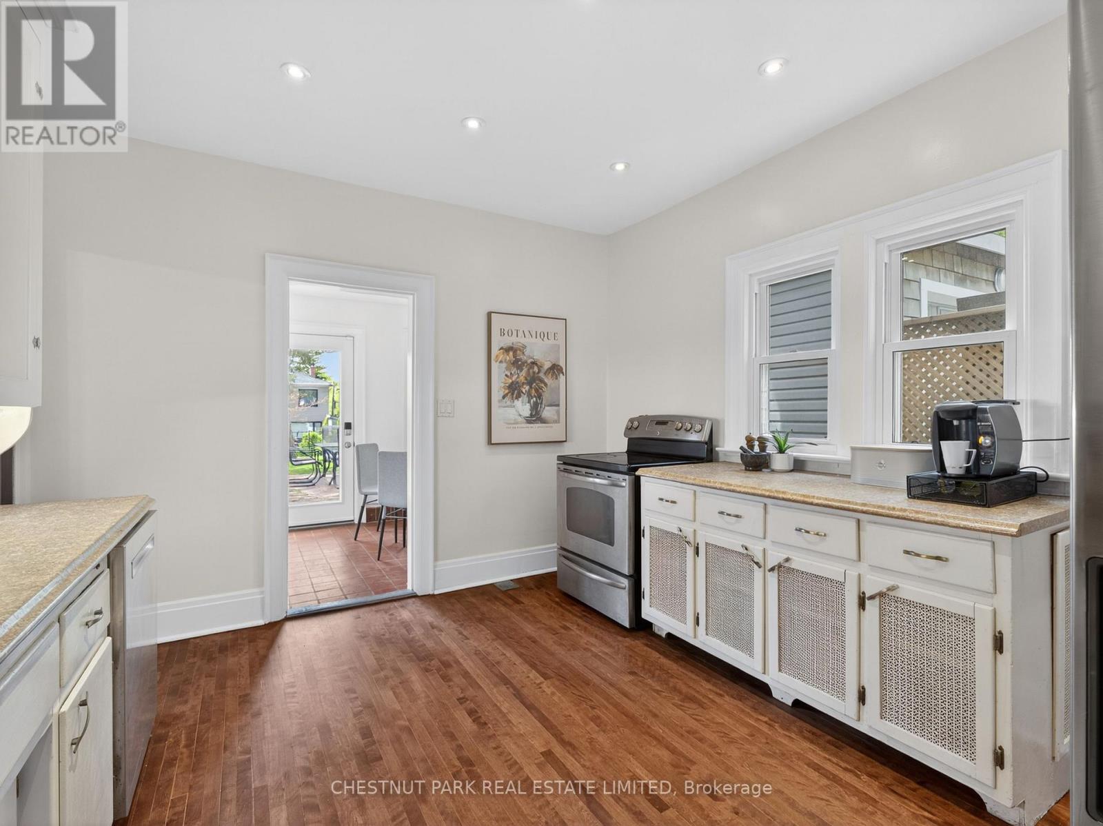 14 SERVINGTON CRESCENT - 10