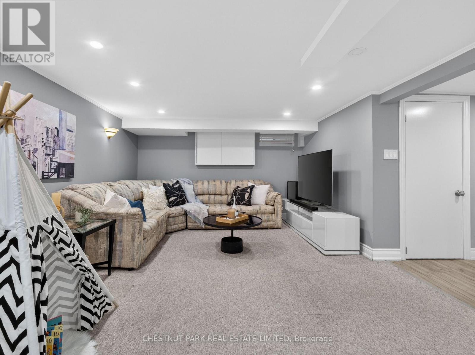 14 SERVINGTON CRESCENT - 23