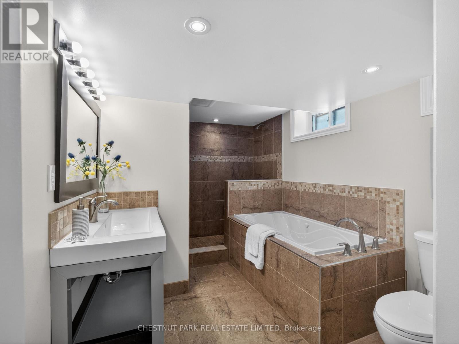 14 SERVINGTON CRESCENT - 27