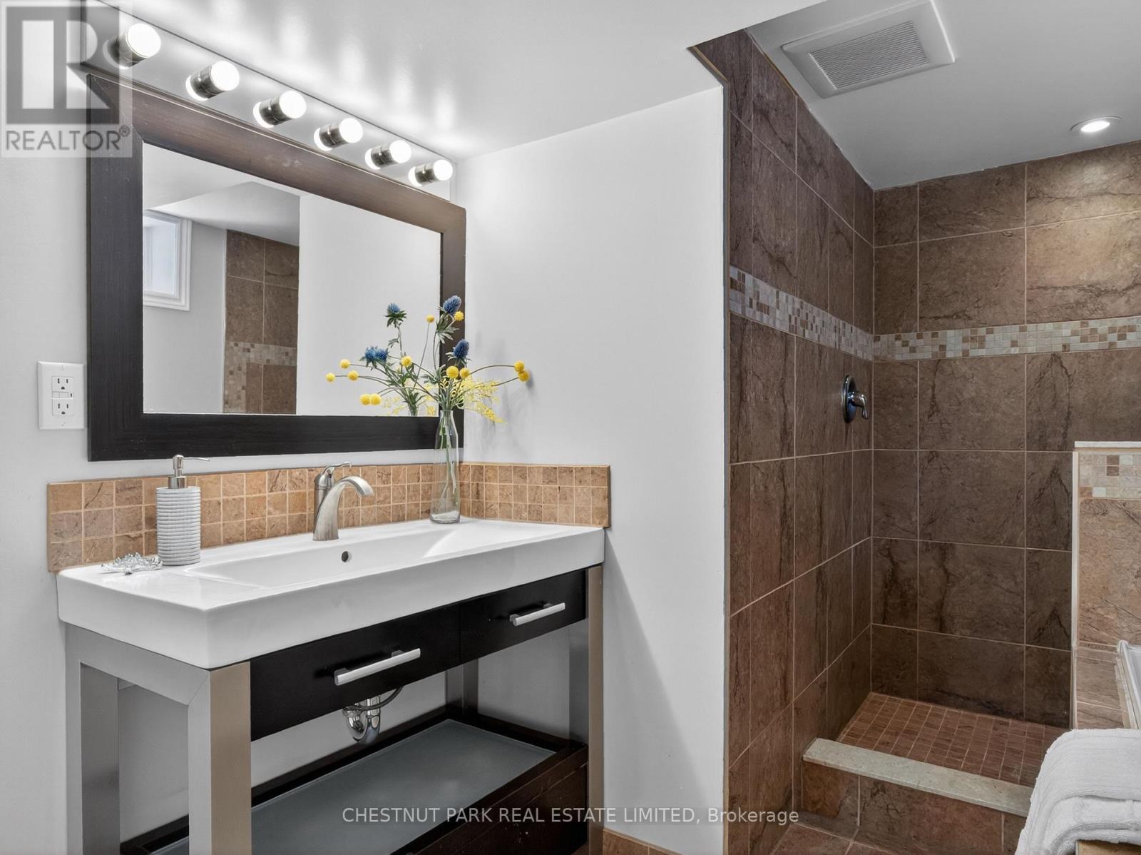 14 SERVINGTON CRESCENT - 28