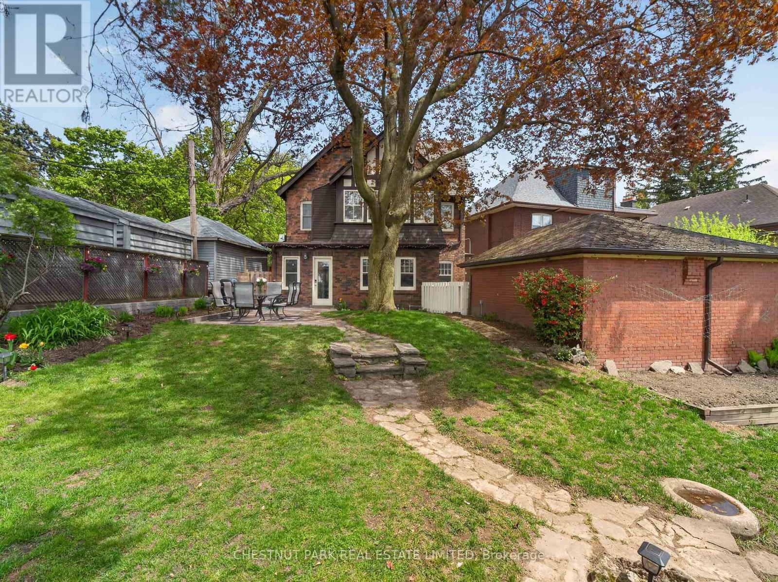 14 SERVINGTON CRESCENT - 29