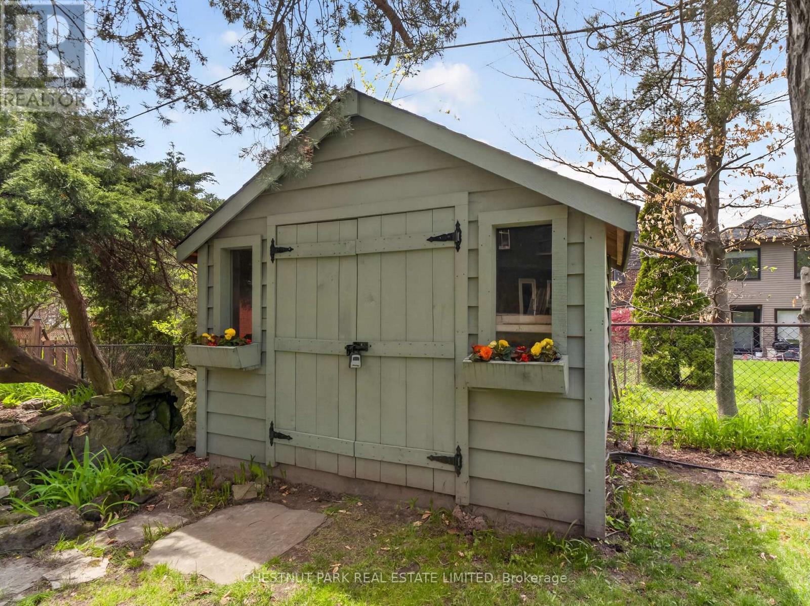 14 SERVINGTON CRESCENT - 34