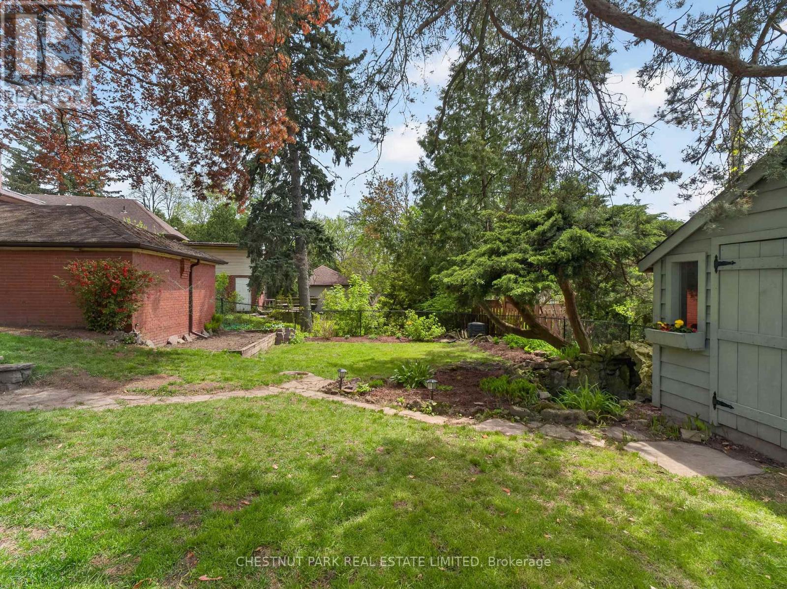 14 SERVINGTON CRESCENT - 35