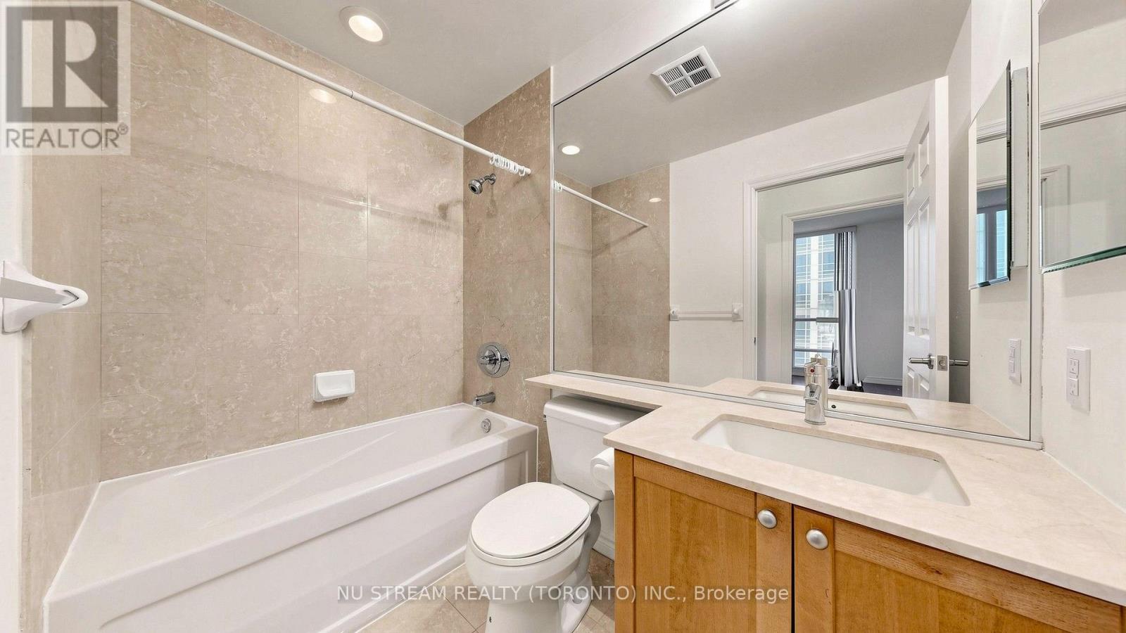 #3101 761 BAY STREET - 18
