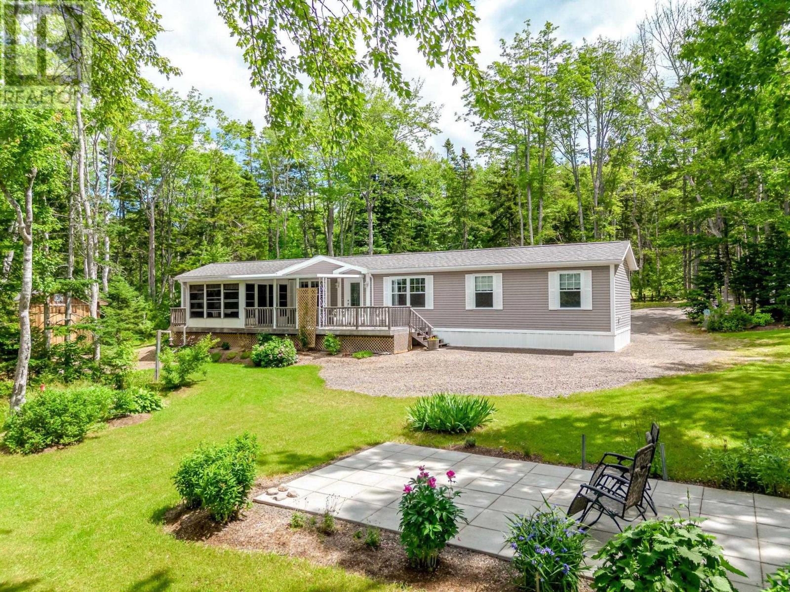 633 ADAMS Road - 2