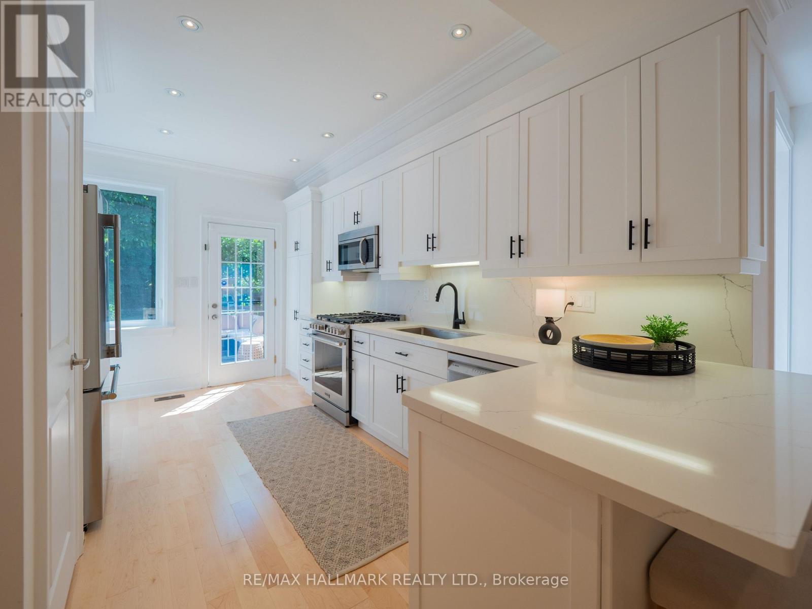 65 HAMPTON AVENUE - Image 13