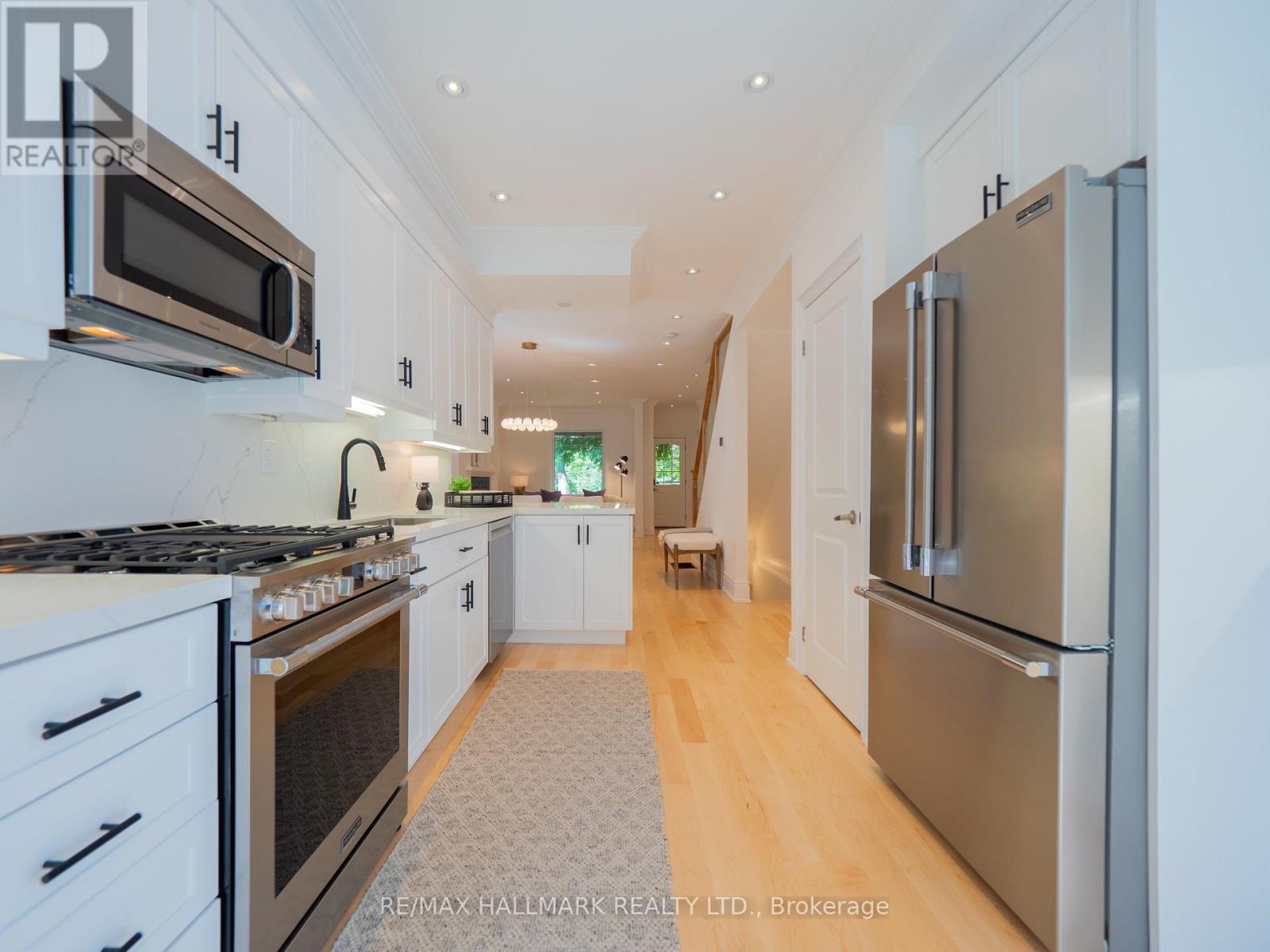 65 HAMPTON AVENUE - Image 16