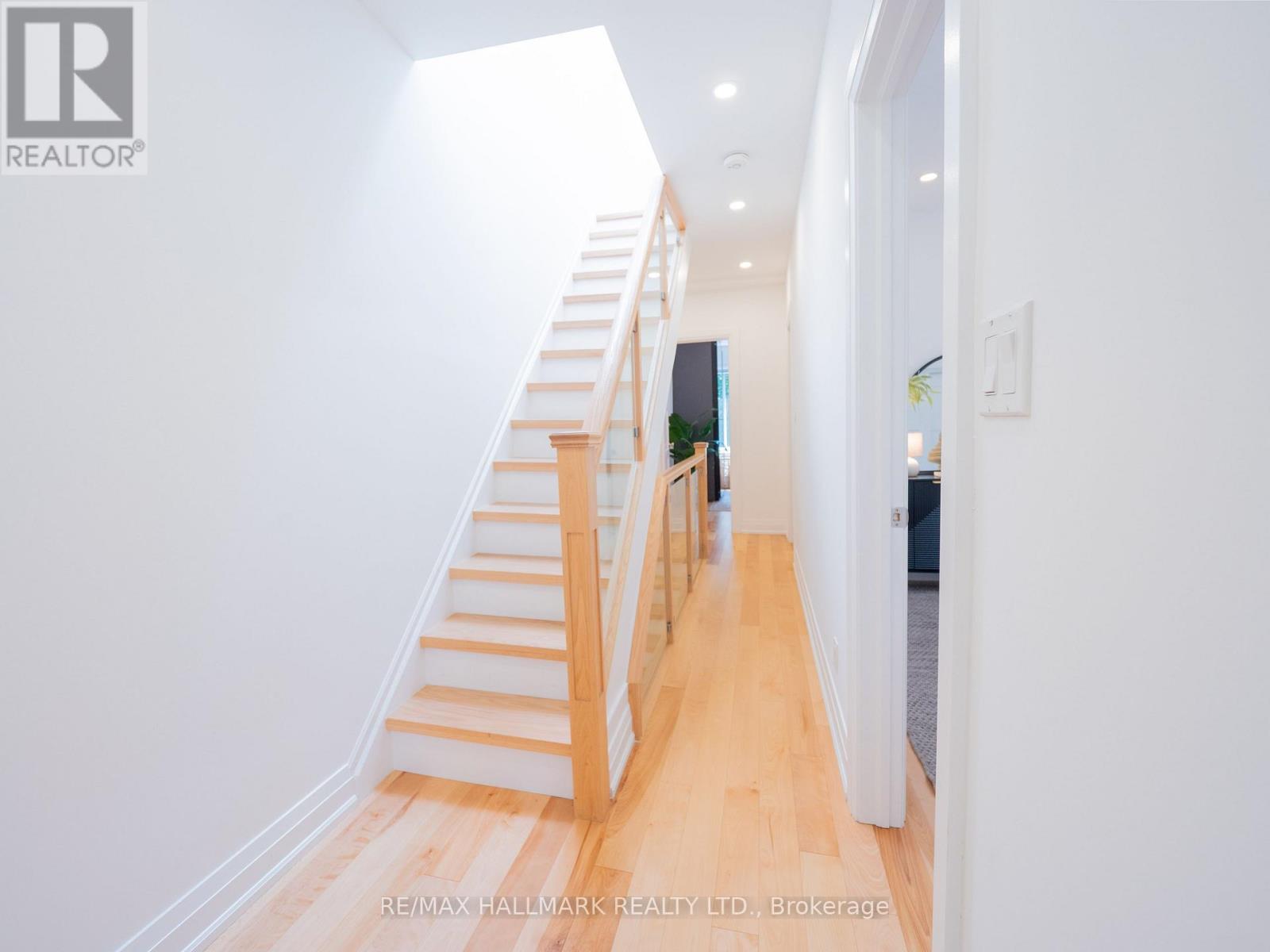 65 HAMPTON AVENUE - Image 27
