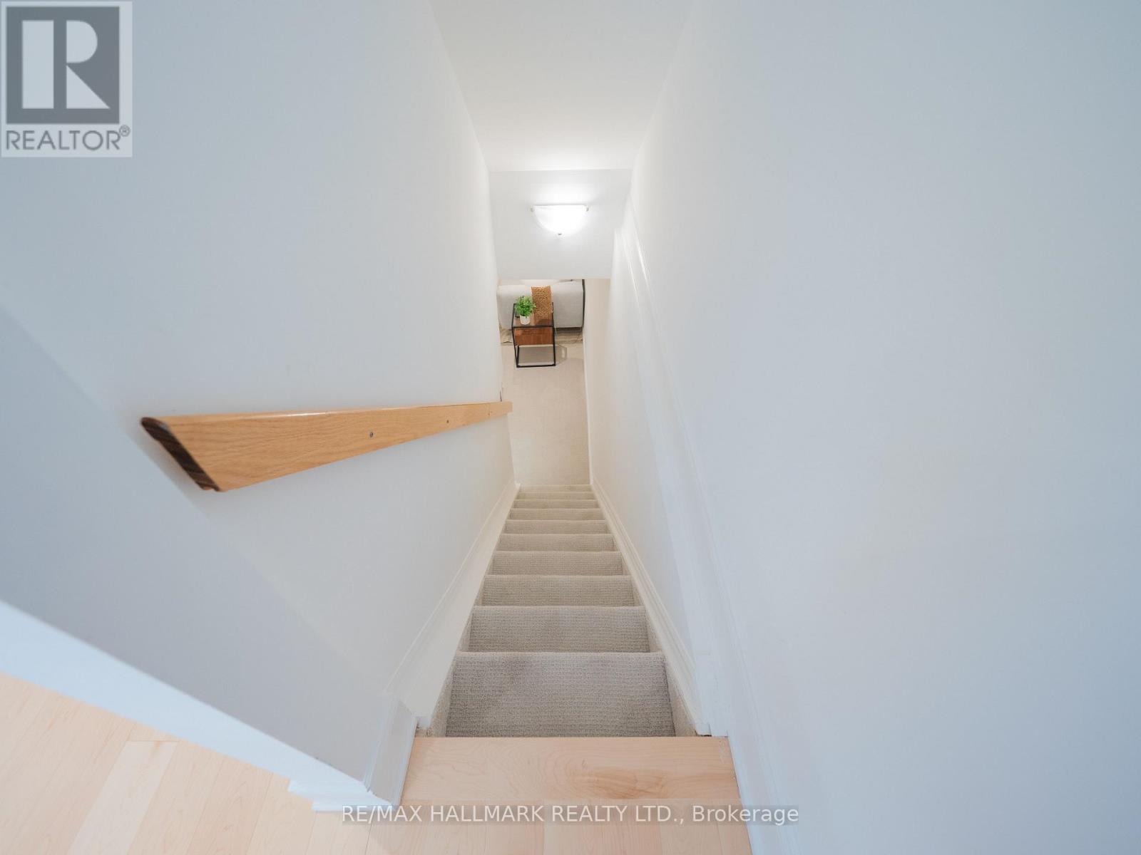 65 HAMPTON AVENUE - Image 37