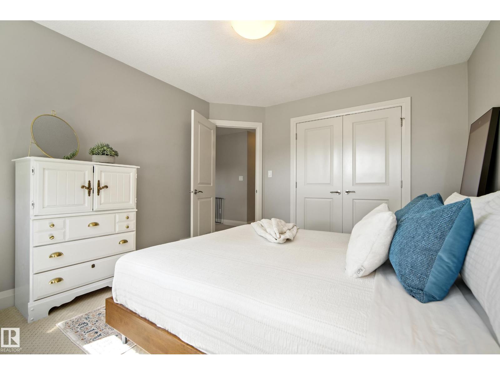 9844 75 AV NW - 25