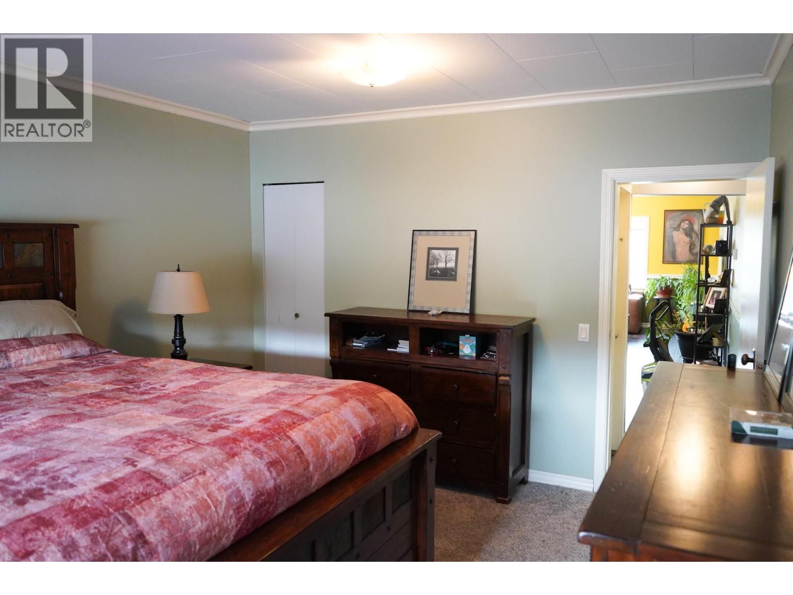 304 MCDONALD Avenue - 24