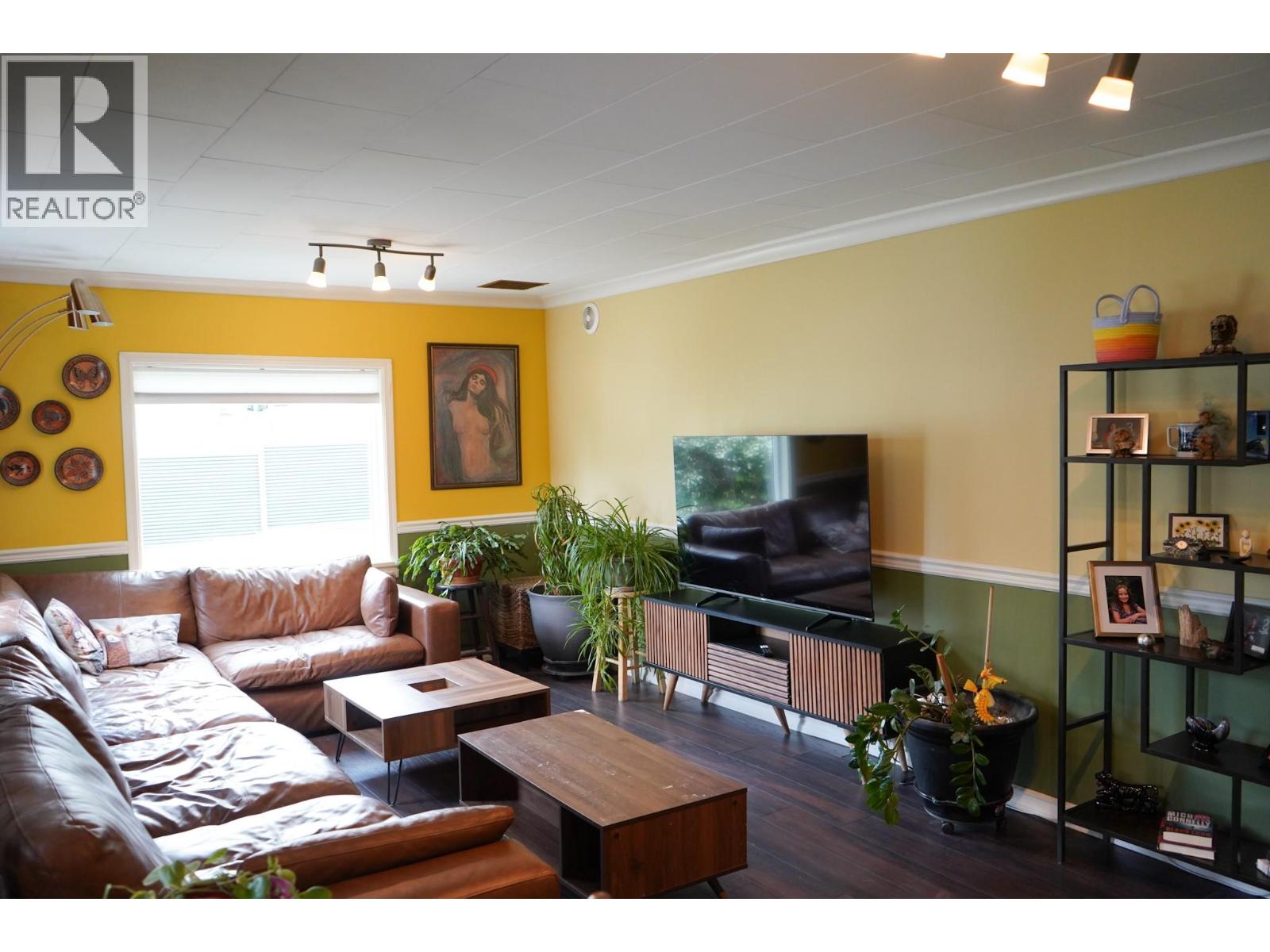 304 MCDONALD Avenue - 18