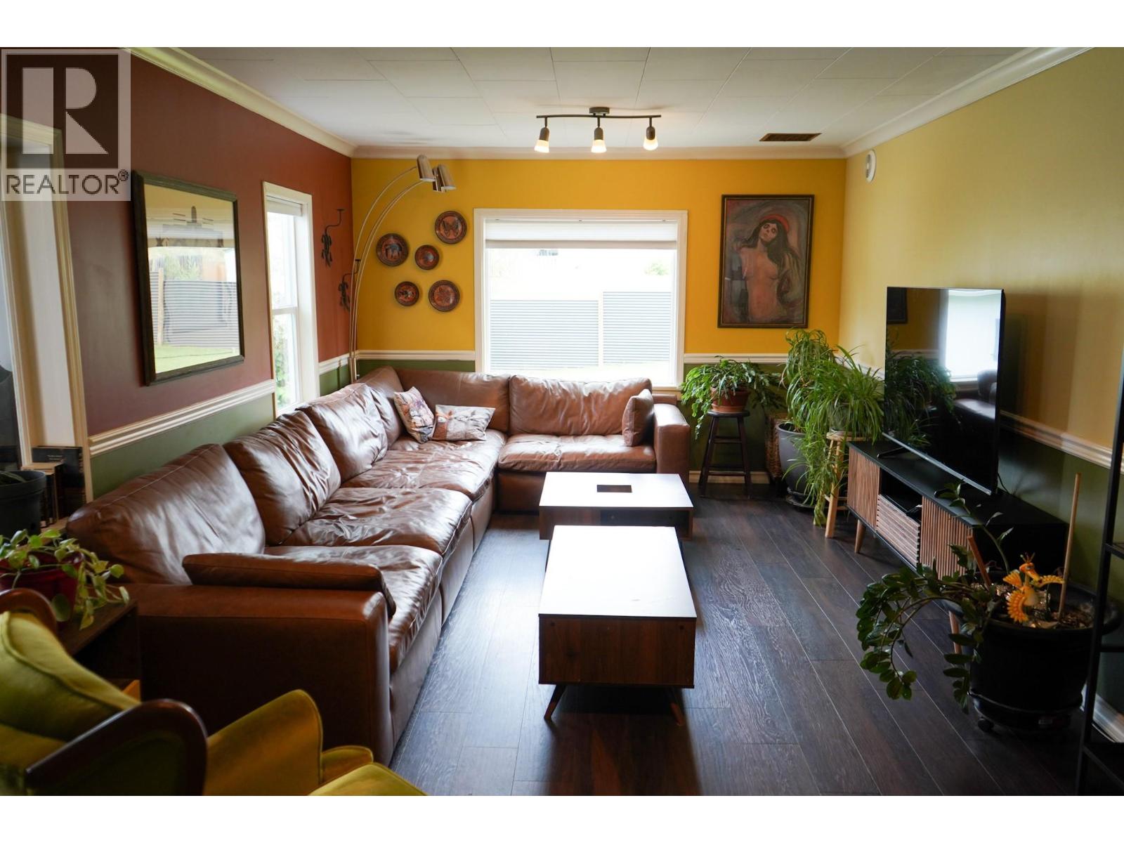 304 MCDONALD Avenue - 19