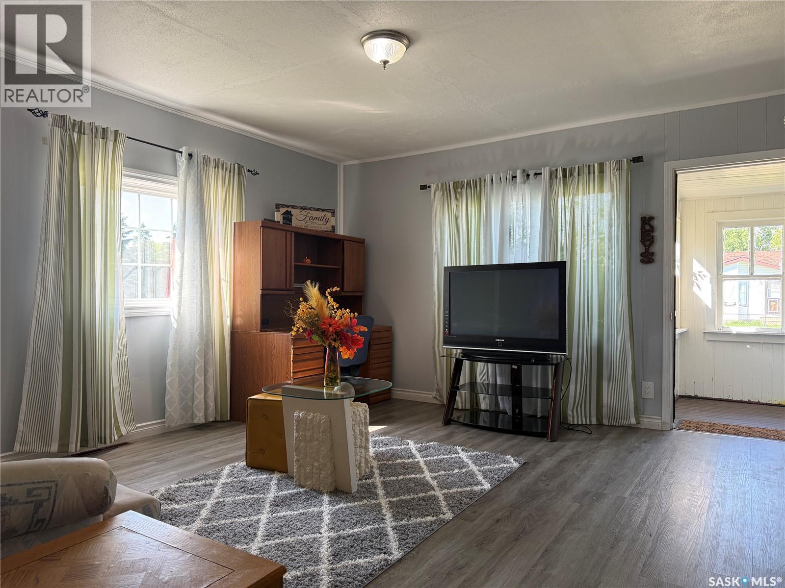 573 4th AVENUE W - Image 4