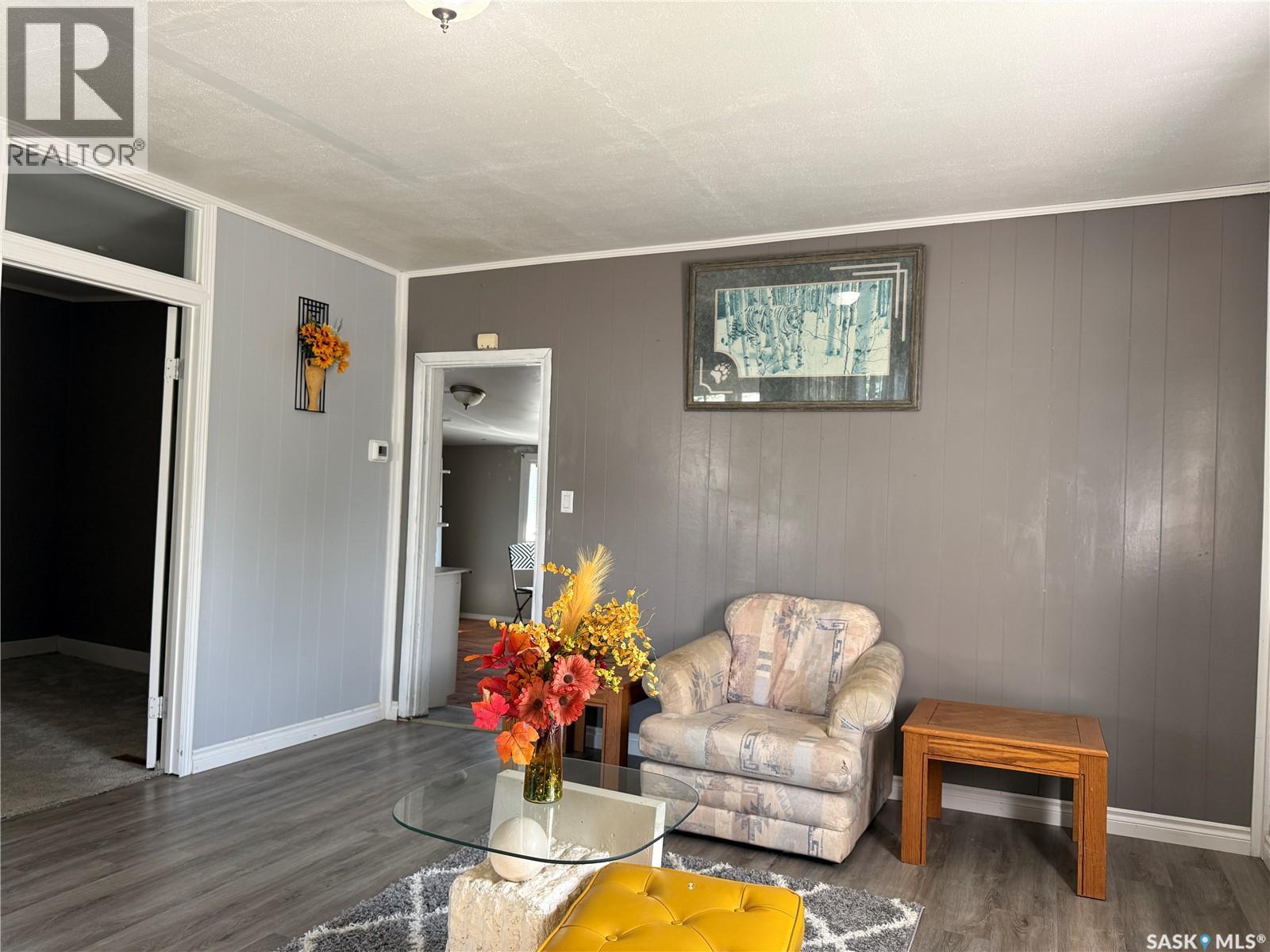 573 4th AVENUE W - Image 6