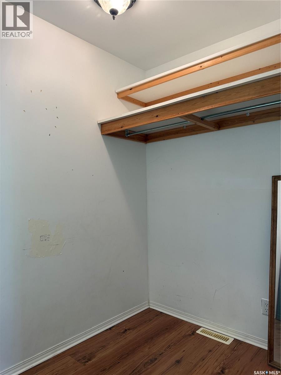 573 4th AVENUE W - Image 9