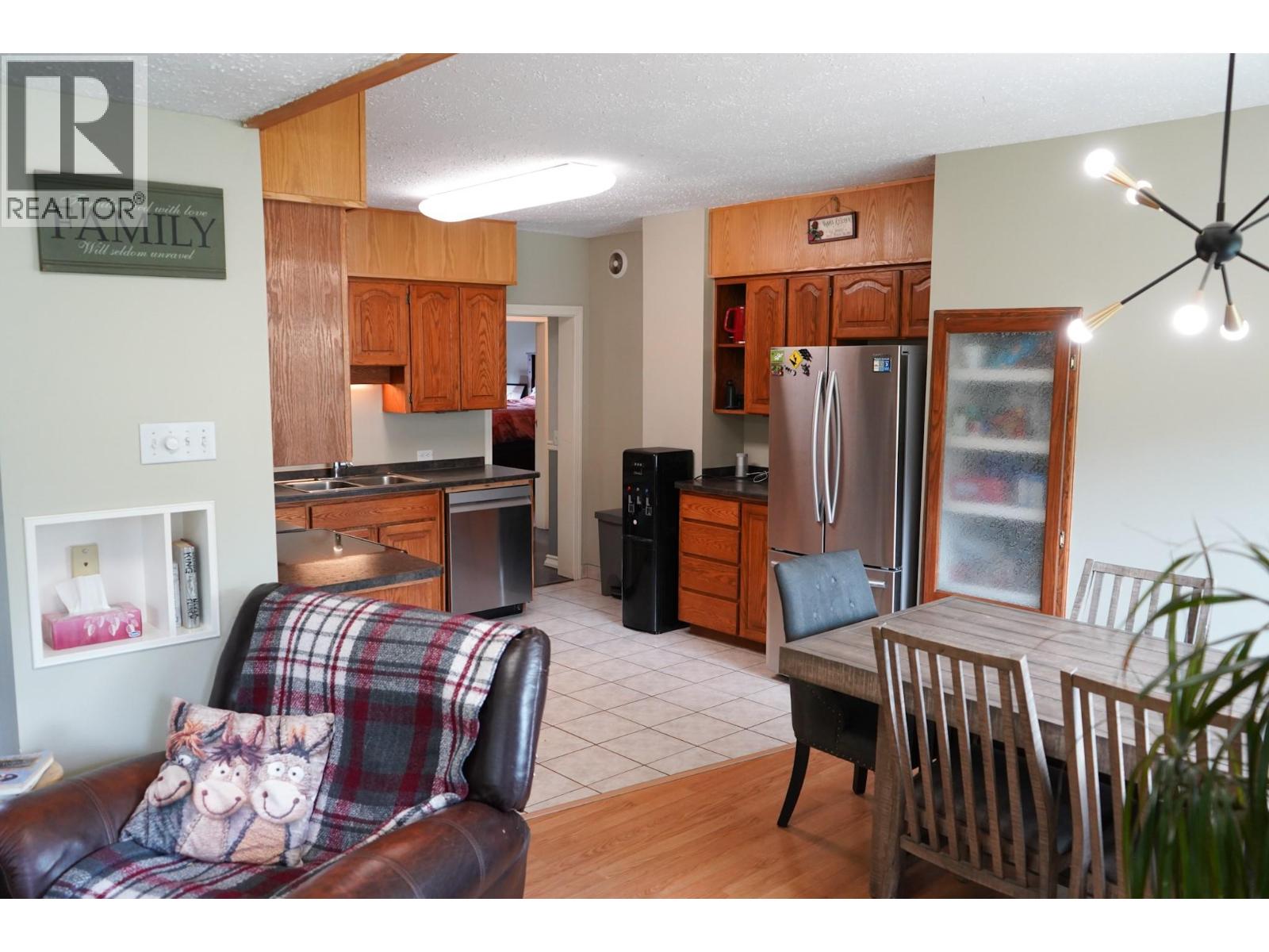 304 MCDONALD Avenue - 12