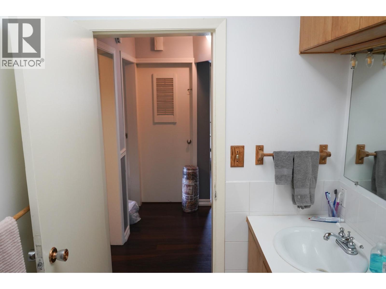 304 MCDONALD Avenue - 25