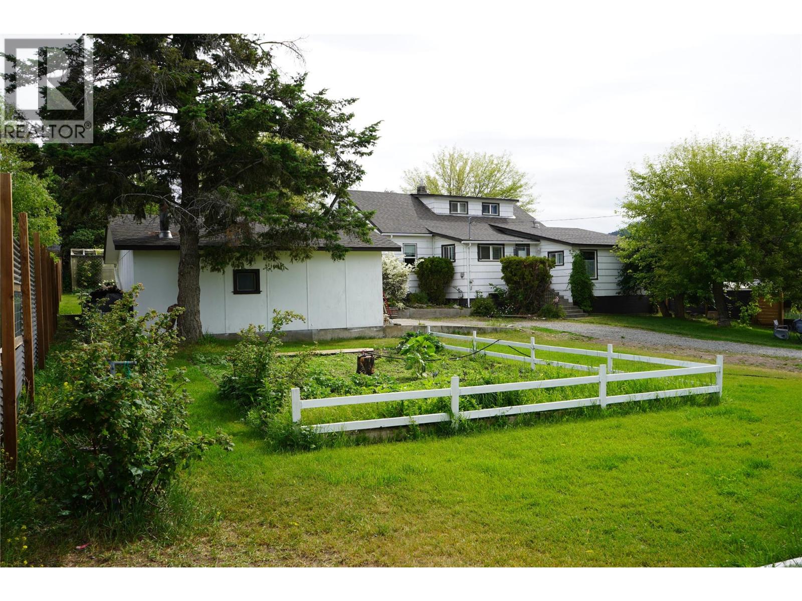 304 MCDONALD Avenue, Clinton — photo 2