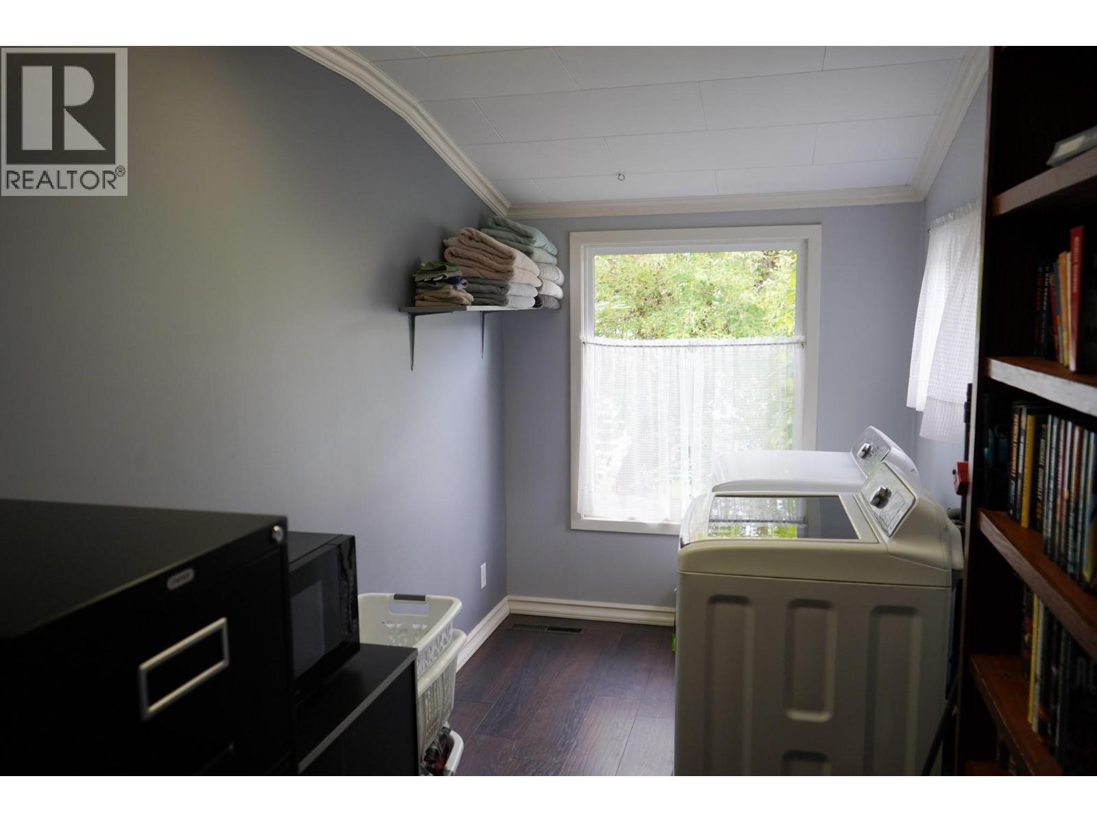 304 MCDONALD Avenue - 21
