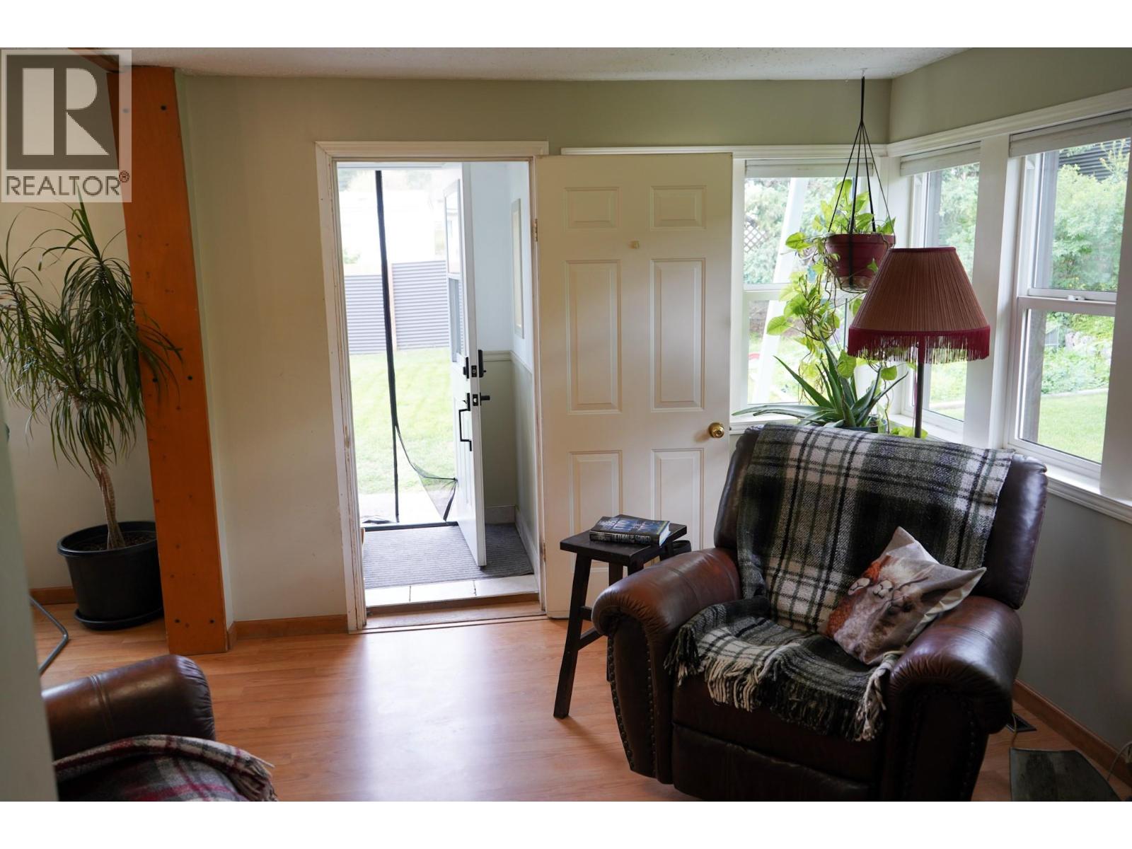 304 MCDONALD Avenue - 6