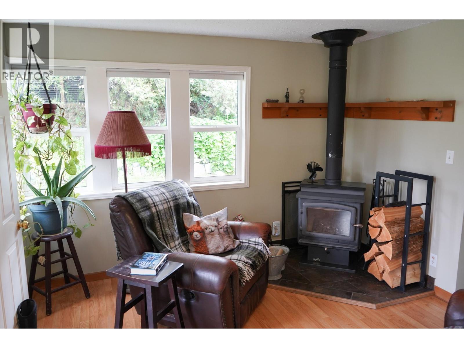 304 MCDONALD Avenue - 8