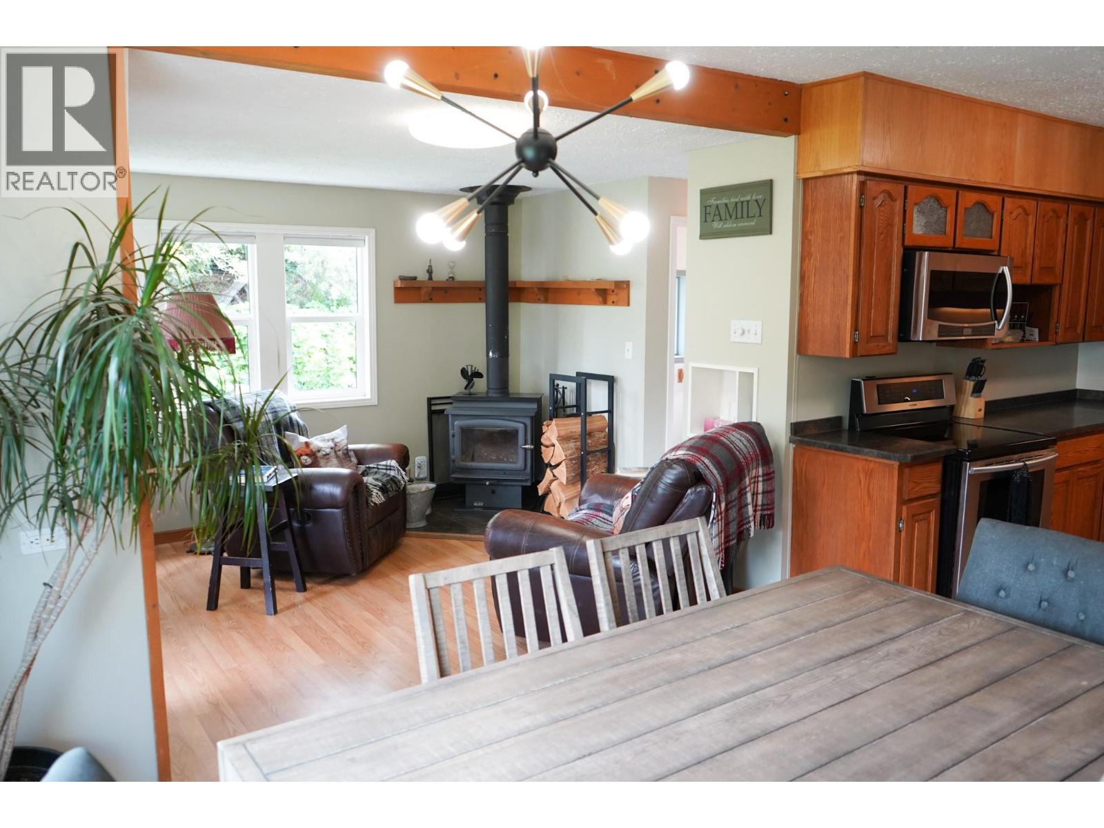 304 MCDONALD Avenue - 11