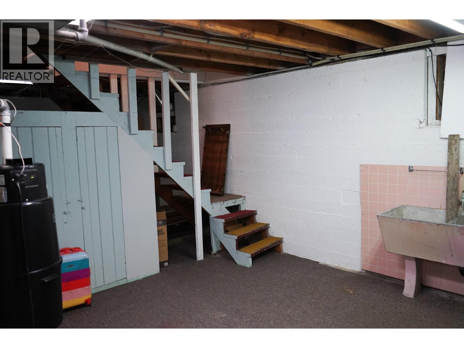 304 MCDONALD Avenue - 33