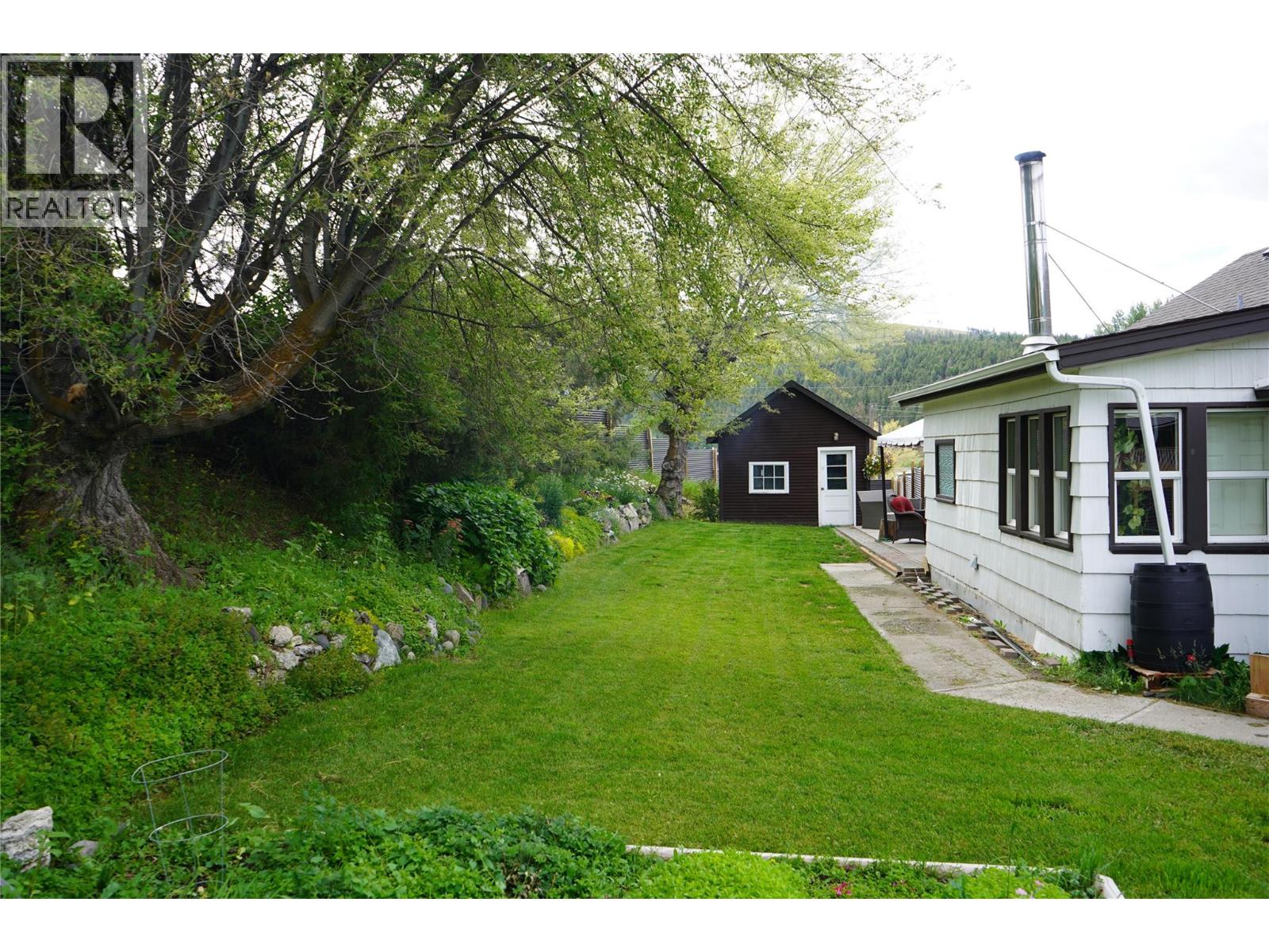 304 MCDONALD Avenue - 40