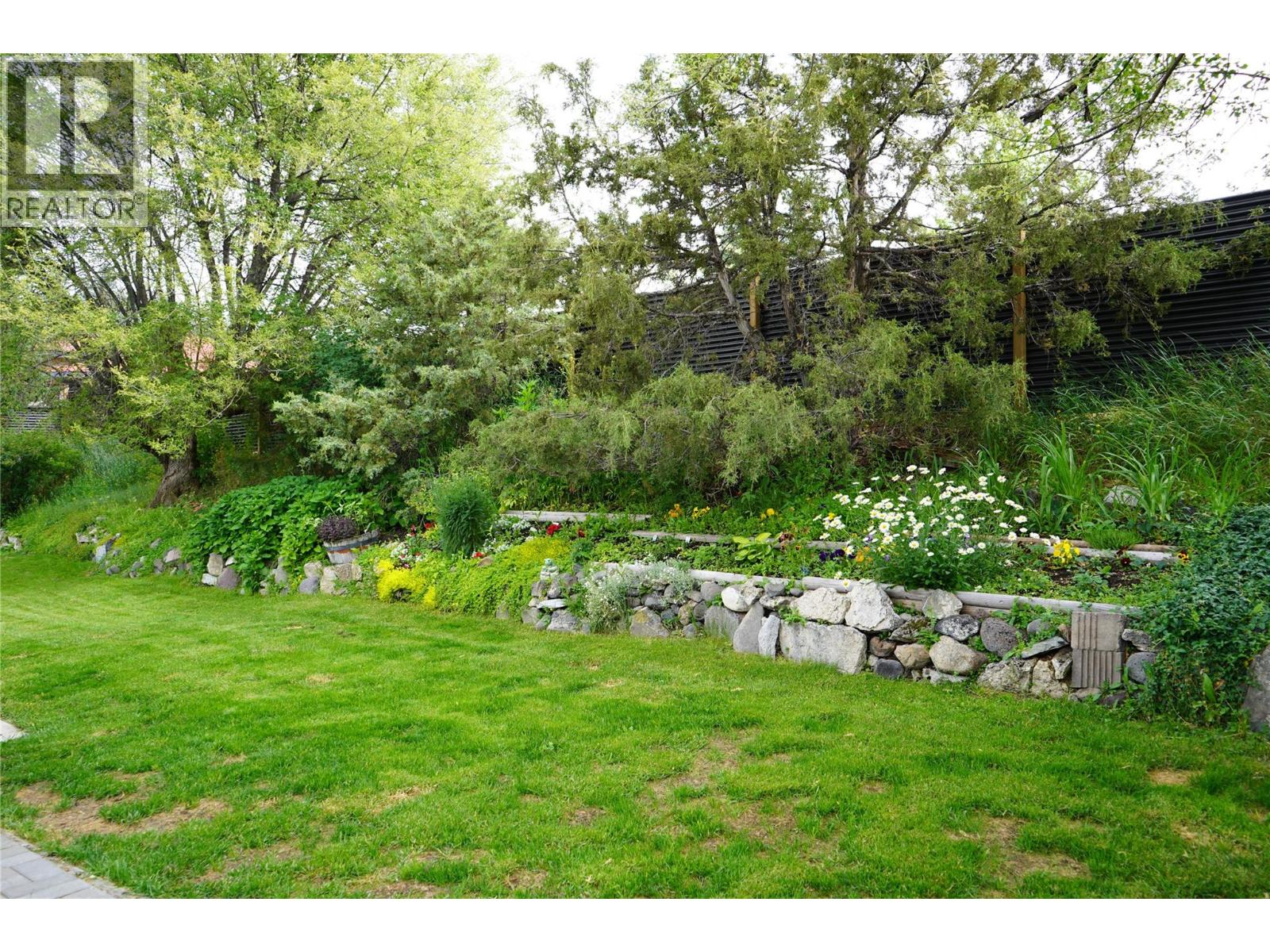 304 MCDONALD Avenue - 36