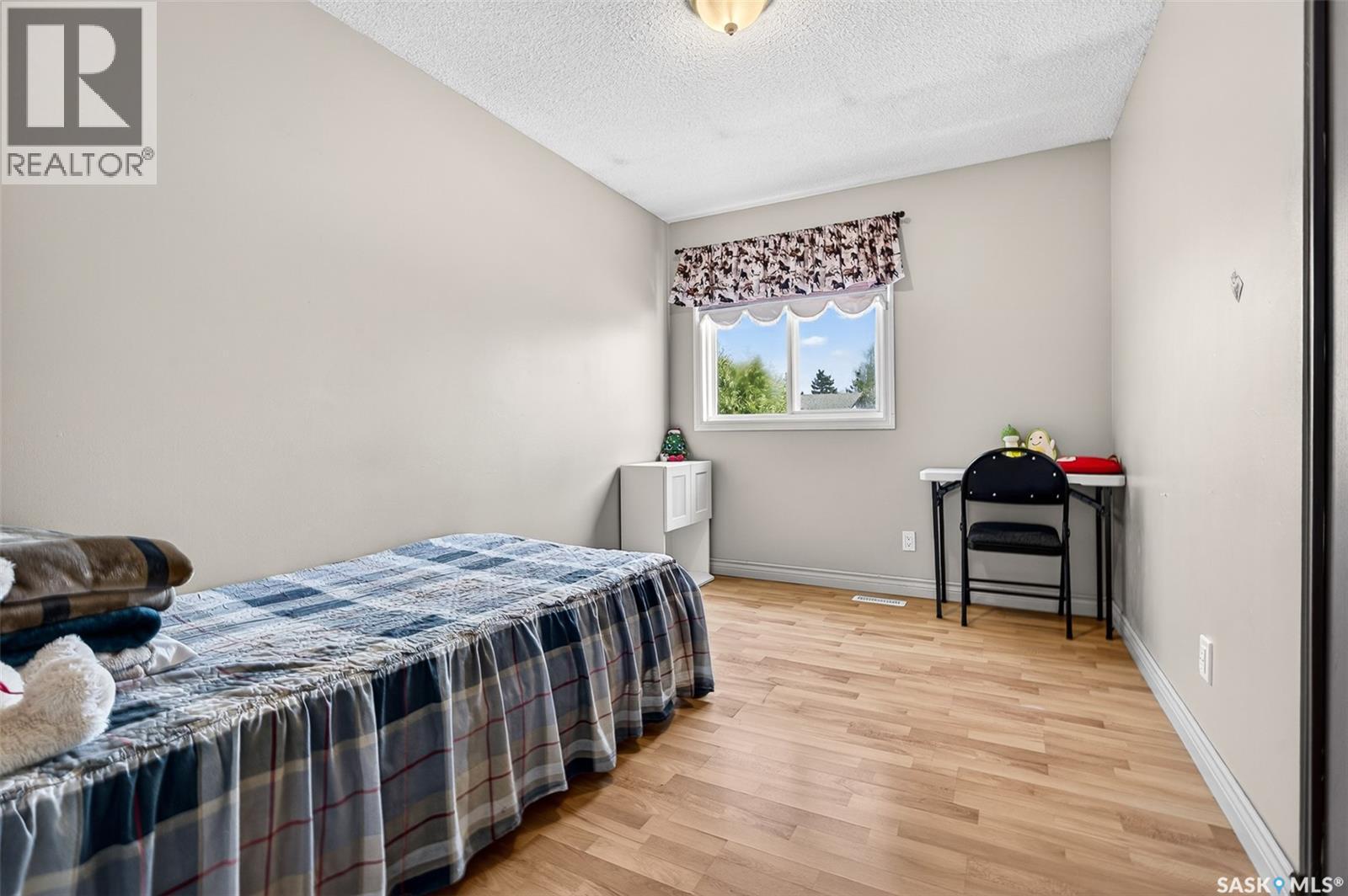 22 Edelweiss CRESCENT - 30